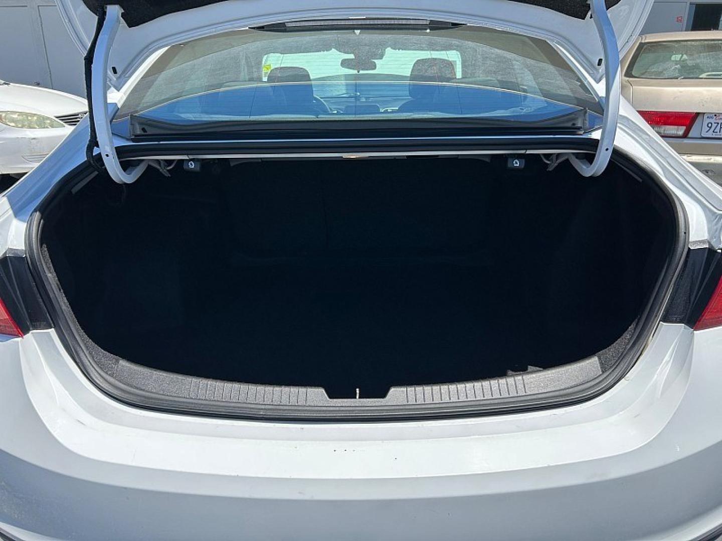 2023 WHITE Chevrolet Malibu (1G1ZD5ST6PF) with an 4-Cyl Turbo 1.5 Liter engine, Automatic CVT transmission, located at 412 Auto Vista Drive, Palmdale, 93551, (661) 945-0620, 34.592636, -118.136681 - Photo#27
