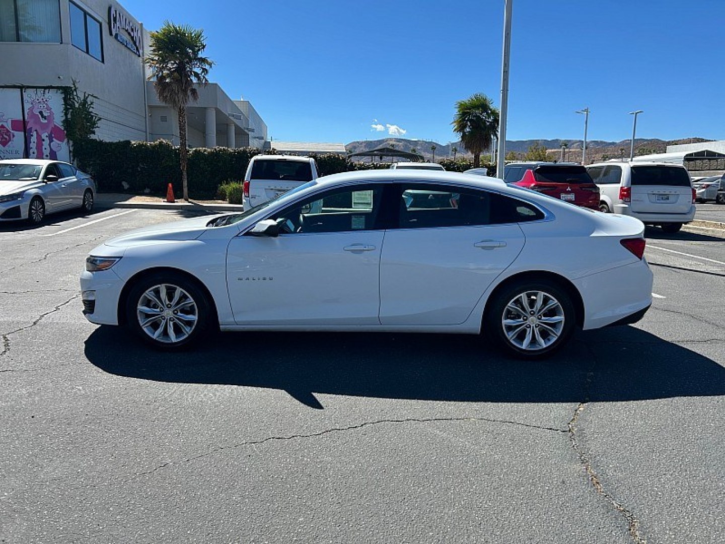 2023 White Chevrolet Malibu (1G1ZD5ST2PF) with an 4-Cyl Turbo 1.5 Liter engine, Automatic CVT transmission, located at 412 Auto Vista Drive, Palmdale, 93551, (661) 945-0620, 34.592636, -118.136681- Photo#5