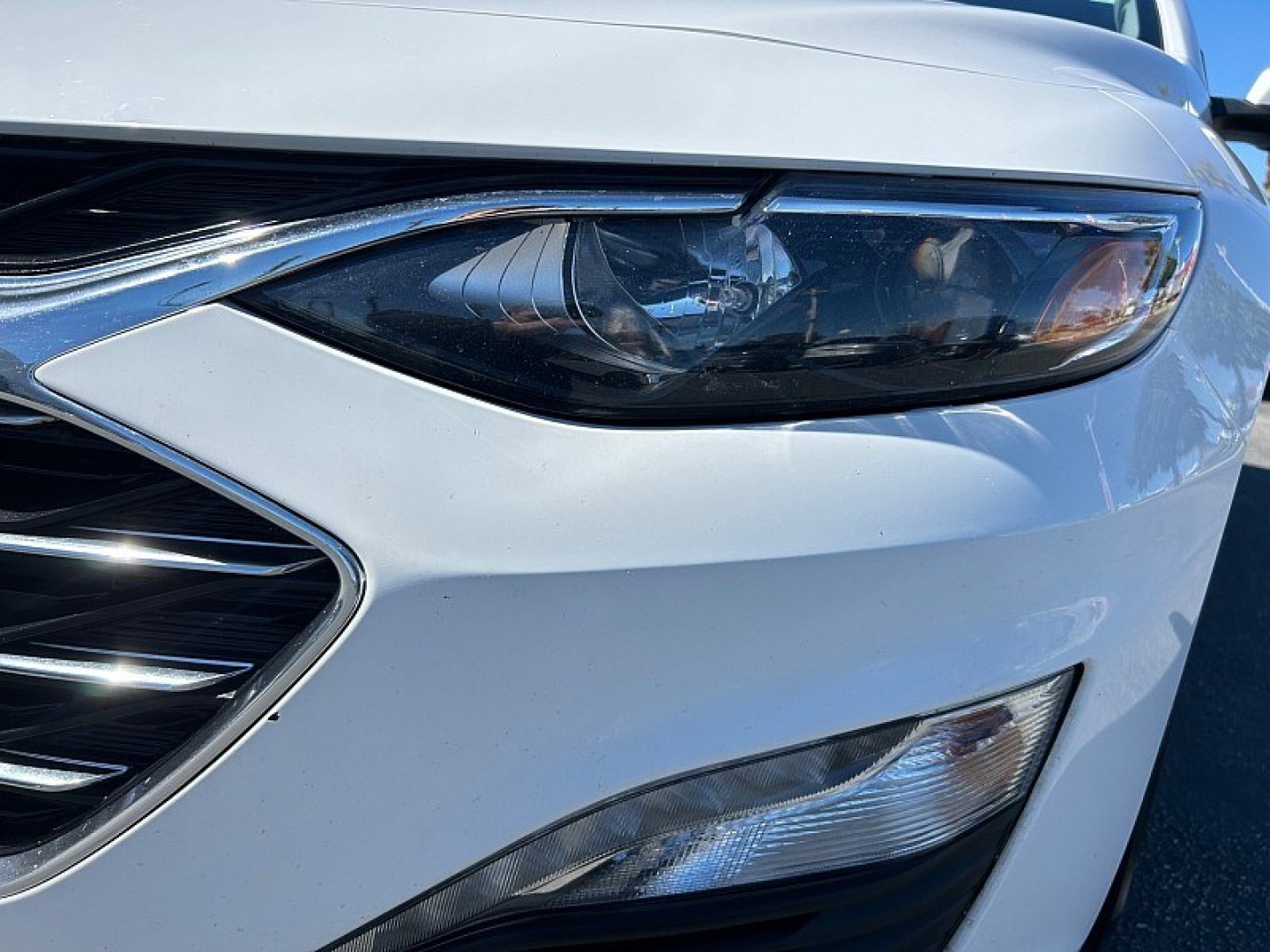 2023 White Chevrolet Malibu (1G1ZD5ST2PF) with an 4-Cyl Turbo 1.5 Liter engine, Automatic CVT transmission, located at 412 Auto Vista Drive, Palmdale, 93551, (661) 945-0620, 34.592636, -118.136681- Photo#11