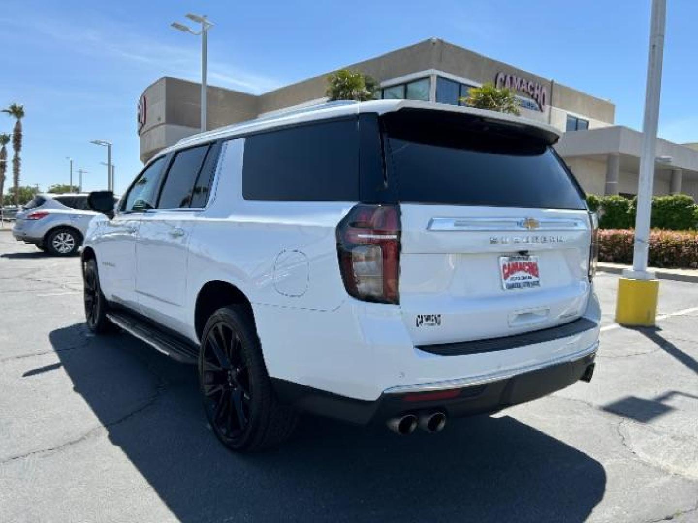 2023 WHITE Chevrolet Suburban (1GNSCFKD2PR) with an 8-Cyl 5.3 Liter engine, Automatic 10-Spd w/Overdrive transmission, located at 412 Auto Vista Drive, Palmdale, 93551, (661) 945-0620, 34.592636, -118.136681 - Photo#4