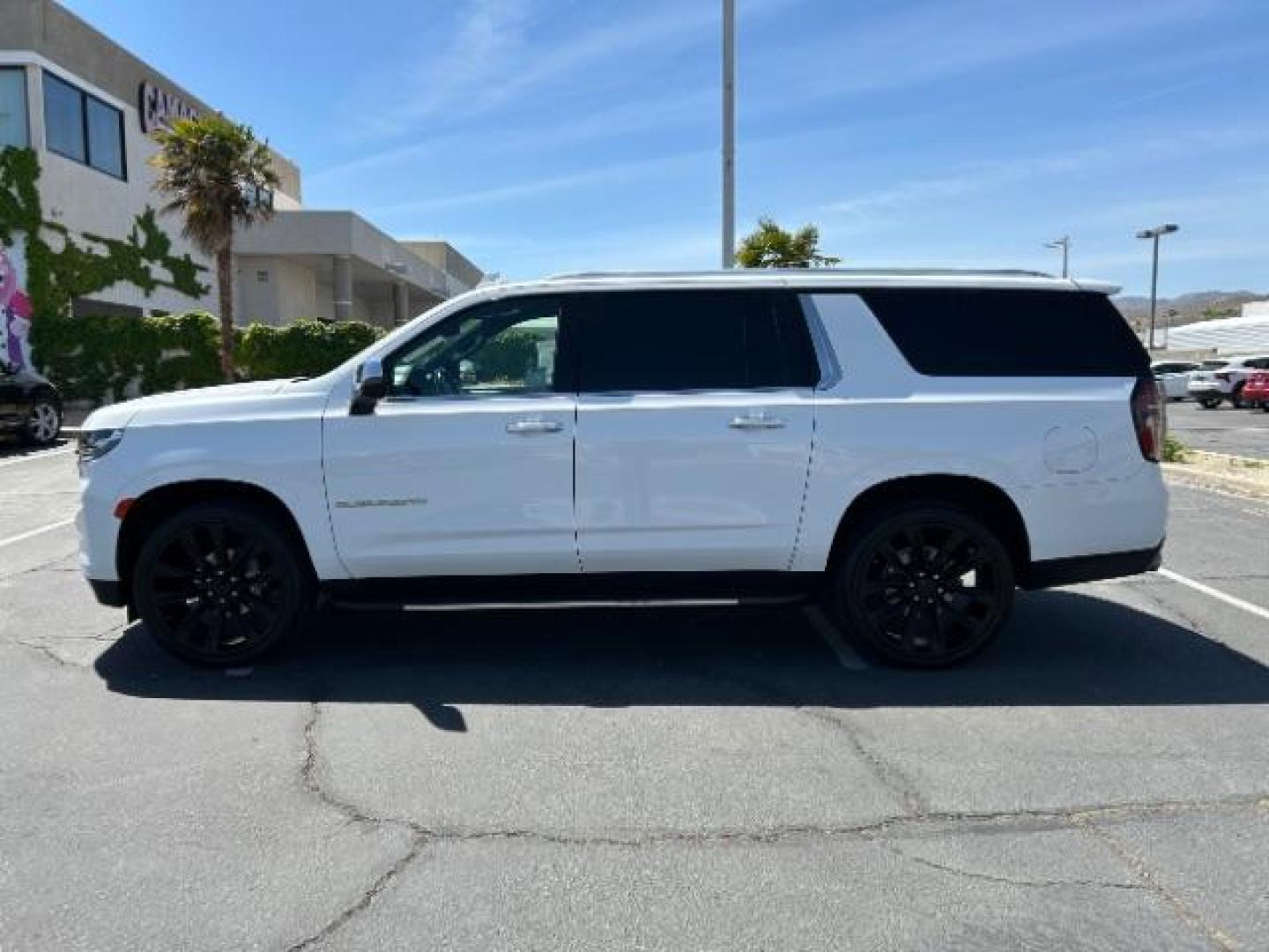 2023 WHITE Chevrolet Suburban (1GNSCFKD2PR) with an 8-Cyl 5.3 Liter engine, Automatic 10-Spd w/Overdrive transmission, located at 412 Auto Vista Drive, Palmdale, 93551, (661) 945-0620, 34.592636, -118.136681 - Photo#5