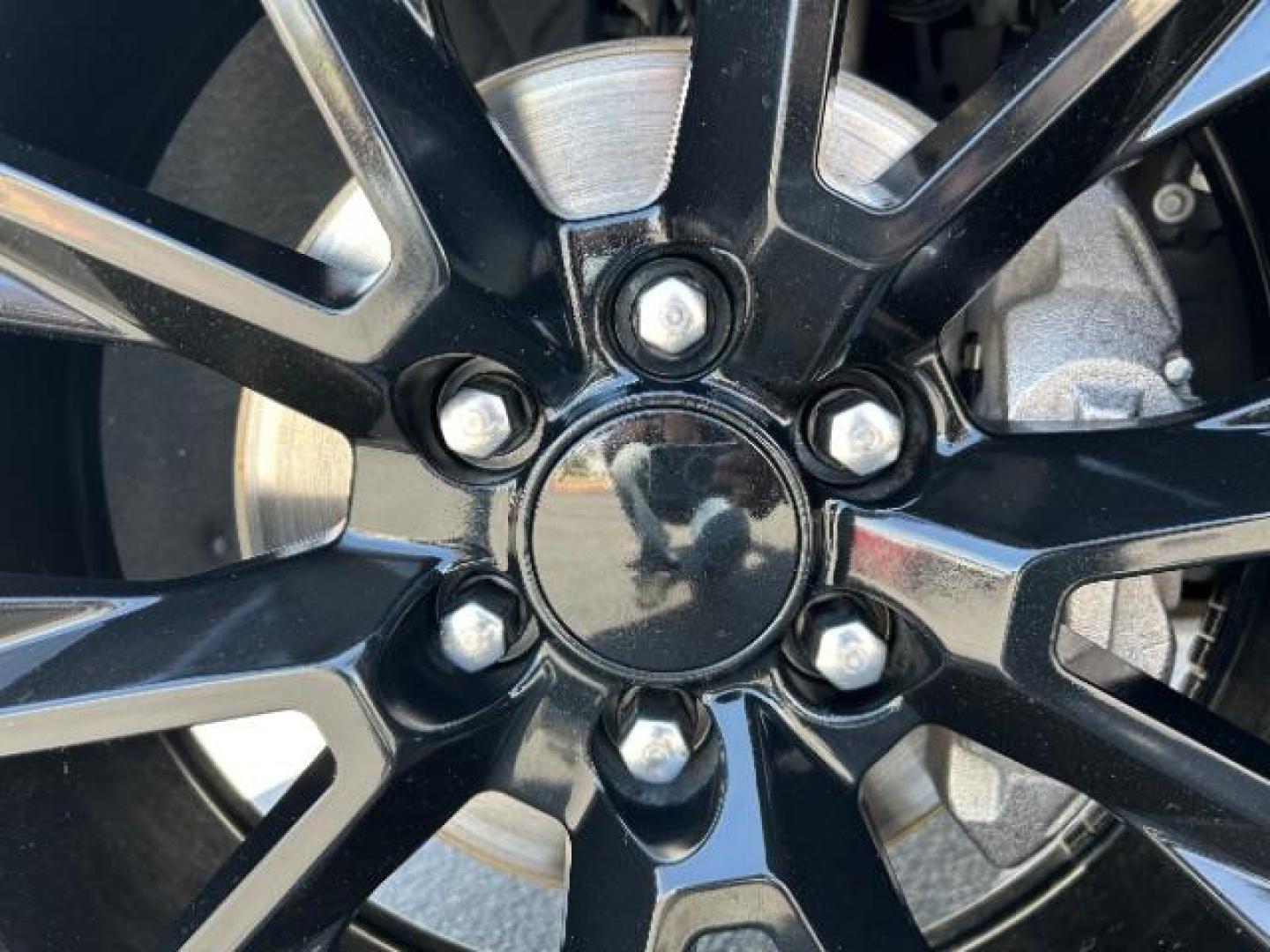 2023 WHITE Chevrolet Suburban (1GNSCFKD2PR) with an 8-Cyl 5.3 Liter engine, Automatic 10-Spd w/Overdrive transmission, located at 412 Auto Vista Drive, Palmdale, 93551, (661) 945-0620, 34.592636, -118.136681 - Photo#7
