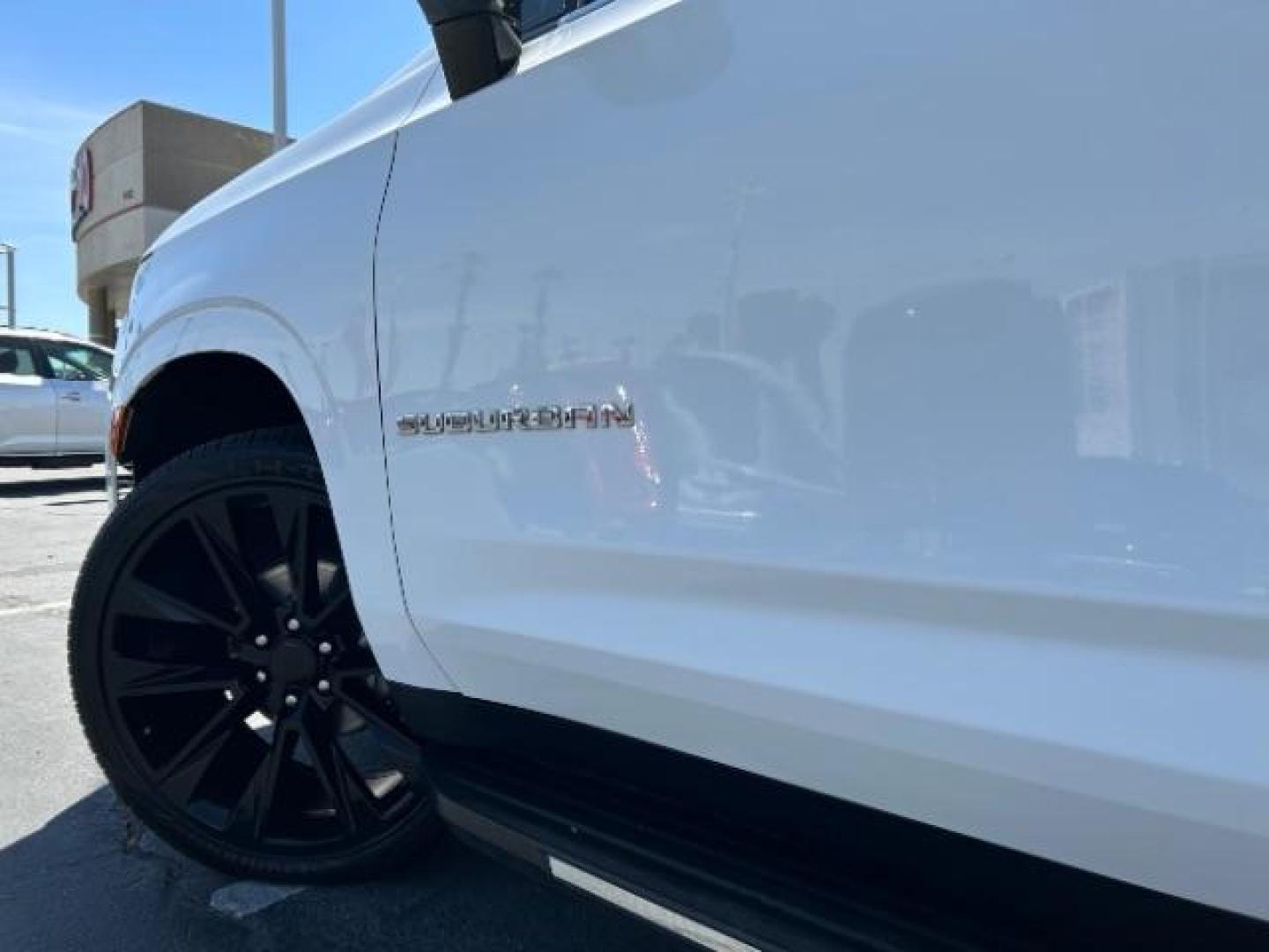2023 WHITE Chevrolet Suburban (1GNSCFKD2PR) with an 8-Cyl 5.3 Liter engine, Automatic 10-Spd w/Overdrive transmission, located at 412 Auto Vista Drive, Palmdale, 93551, (661) 945-0620, 34.592636, -118.136681 - Photo#8