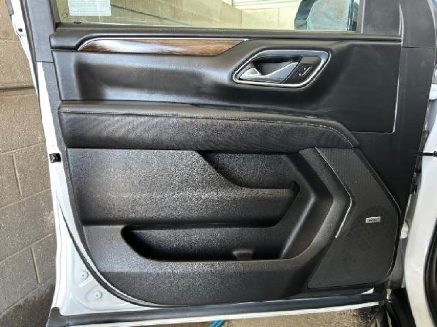 2023 WHITE Chevrolet Suburban (1GNSCFKD2PR) with an 8-Cyl 5.3 Liter engine, Automatic 10-Spd w/Overdrive transmission, located at 412 Auto Vista Drive, Palmdale, 93551, (661) 945-0620, 34.592636, -118.136681 - Photo#16