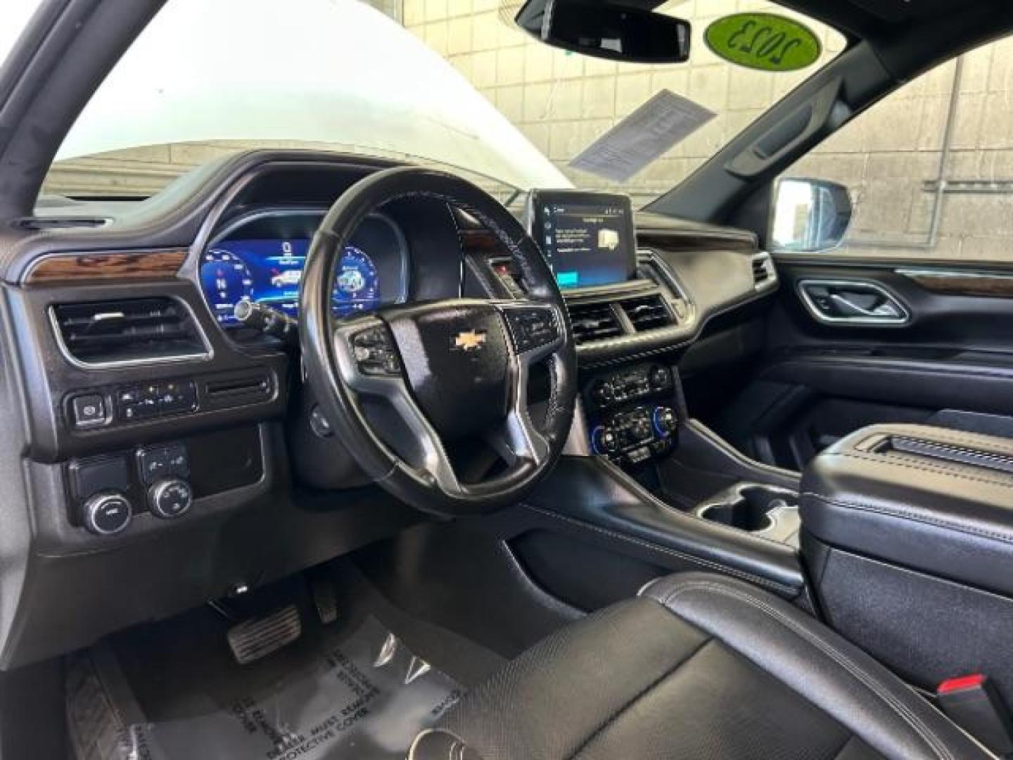 2023 WHITE Chevrolet Suburban (1GNSCFKD2PR) with an 8-Cyl 5.3 Liter engine, Automatic 10-Spd w/Overdrive transmission, located at 412 Auto Vista Drive, Palmdale, 93551, (661) 945-0620, 34.592636, -118.136681 - Photo#21