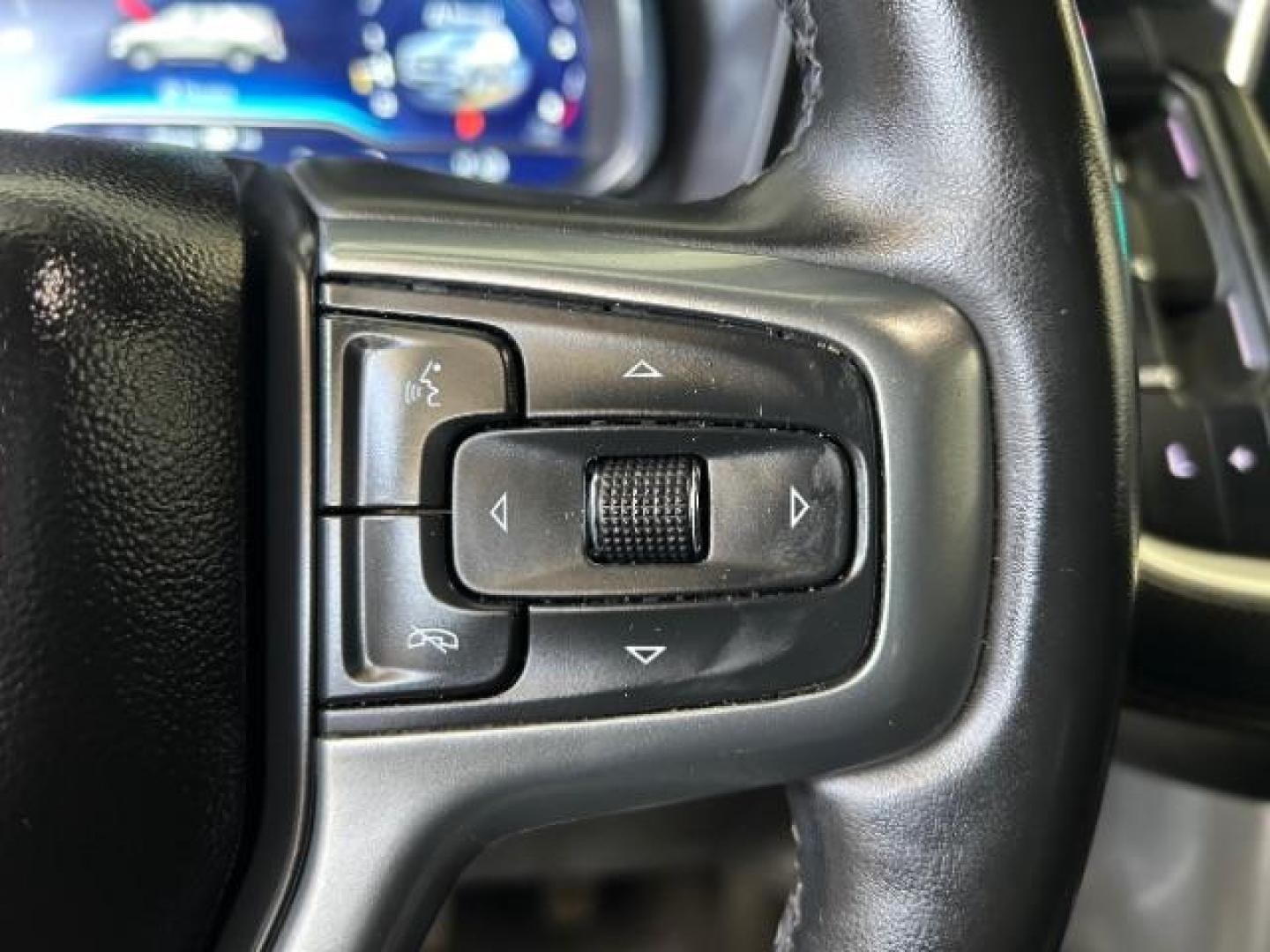 2023 WHITE Chevrolet Suburban (1GNSCFKD2PR) with an 8-Cyl 5.3 Liter engine, Automatic 10-Spd w/Overdrive transmission, located at 412 Auto Vista Drive, Palmdale, 93551, (661) 945-0620, 34.592636, -118.136681 - Photo#24