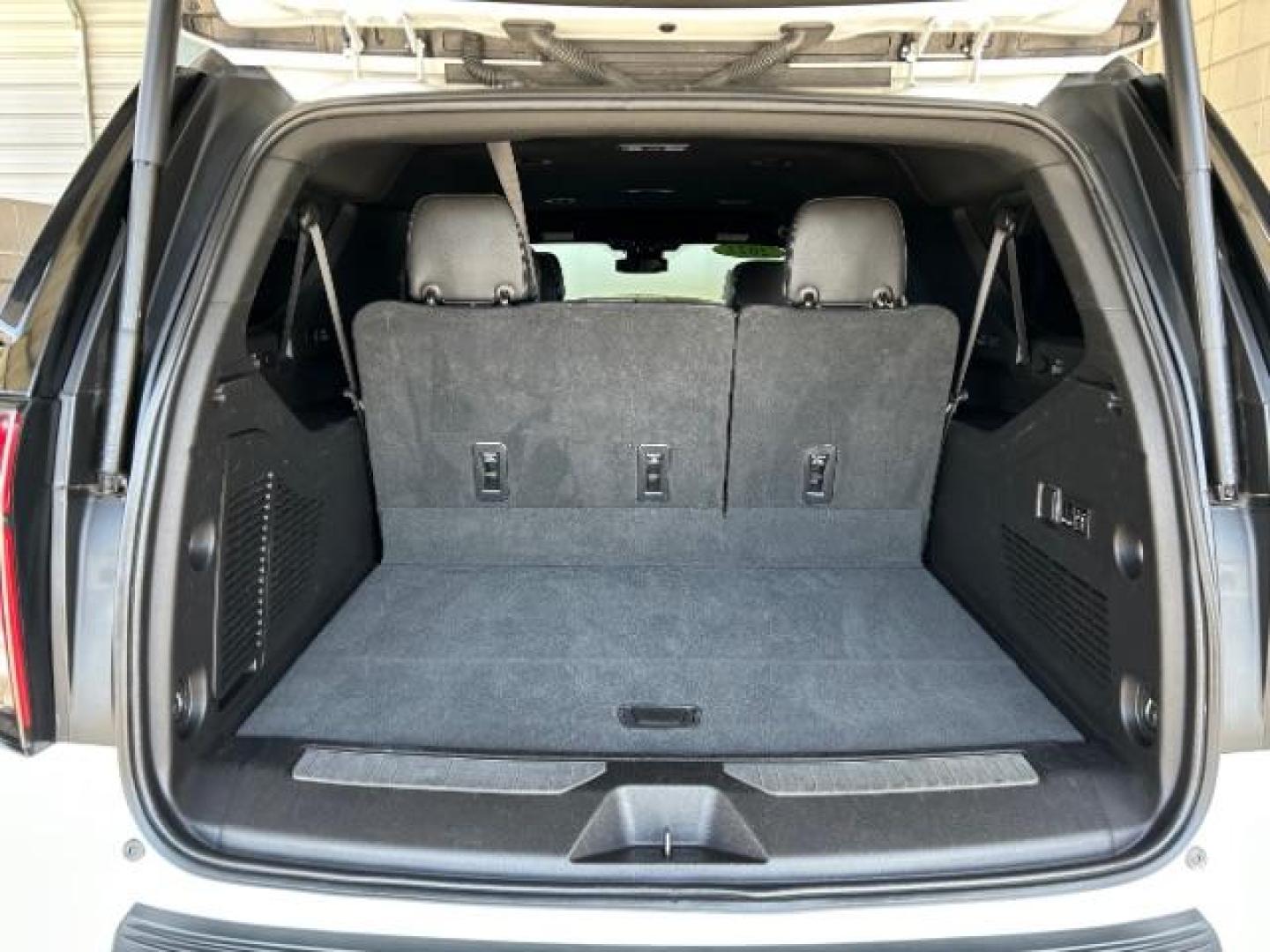2023 WHITE Chevrolet Suburban (1GNSCFKD2PR) with an 8-Cyl 5.3 Liter engine, Automatic 10-Spd w/Overdrive transmission, located at 412 Auto Vista Drive, Palmdale, 93551, (661) 945-0620, 34.592636, -118.136681 - Photo#27