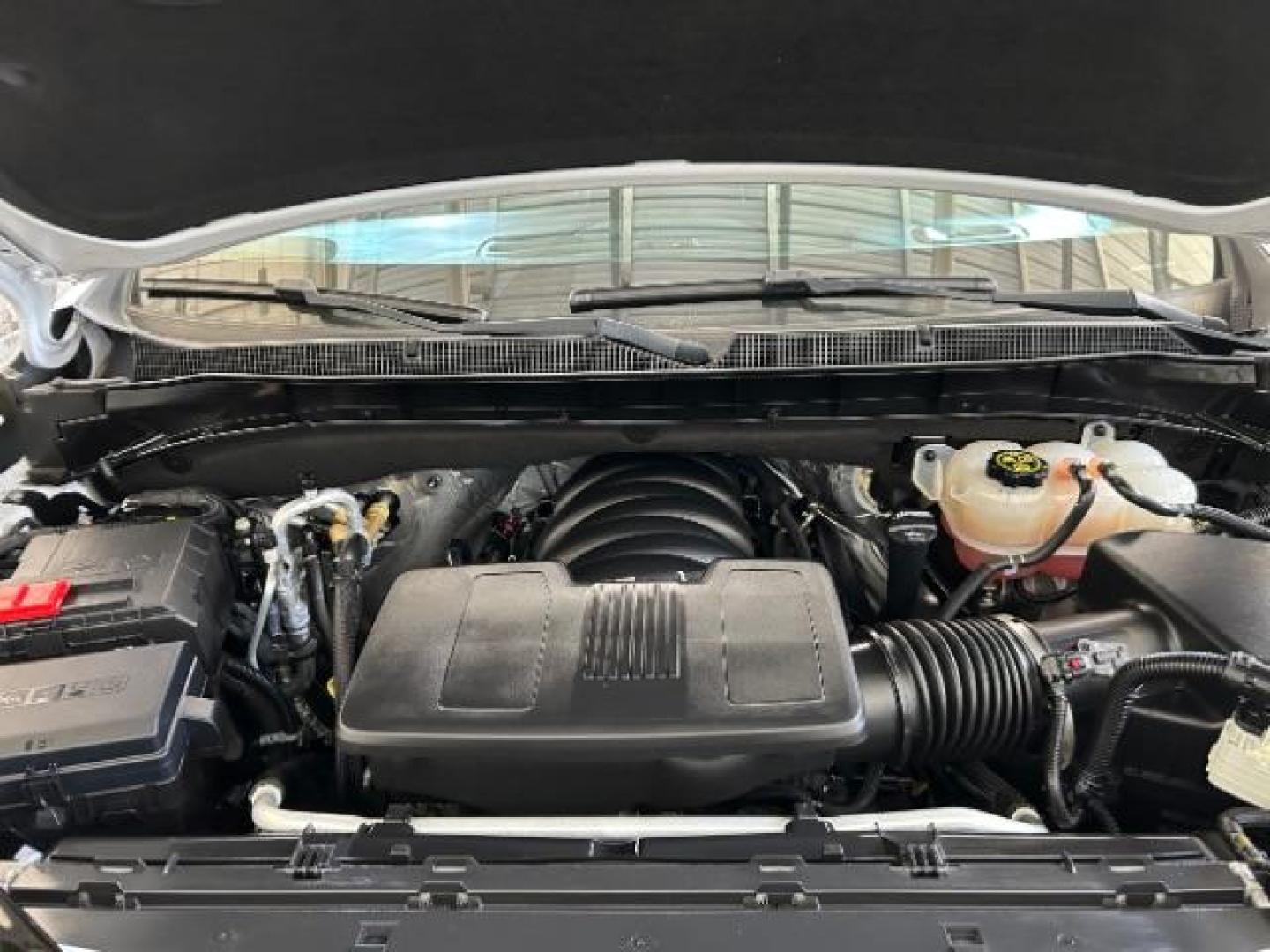 2023 WHITE Chevrolet Suburban (1GNSCFKD2PR) with an 8-Cyl 5.3 Liter engine, Automatic 10-Spd w/Overdrive transmission, located at 412 Auto Vista Drive, Palmdale, 93551, (661) 945-0620, 34.592636, -118.136681 - Photo#32