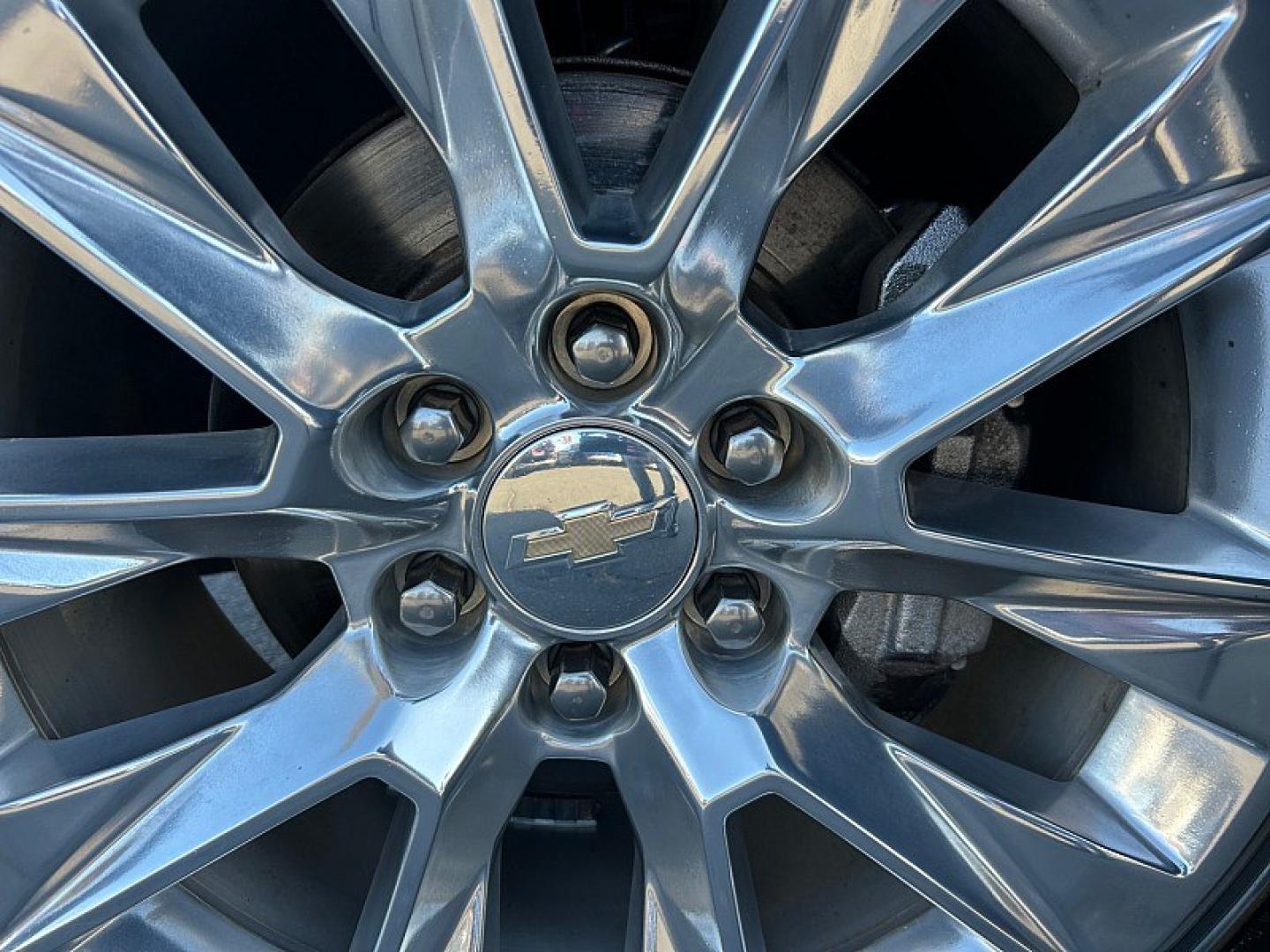 2023 White Chevrolet Suburban (1GNSCFKD6PR) , Automatic 10-Spd w/Overdrive transmission, located at 412 Auto Vista Drive, Palmdale, 93551, (661) 945-0620, 34.592636, -118.136681- Photo#13