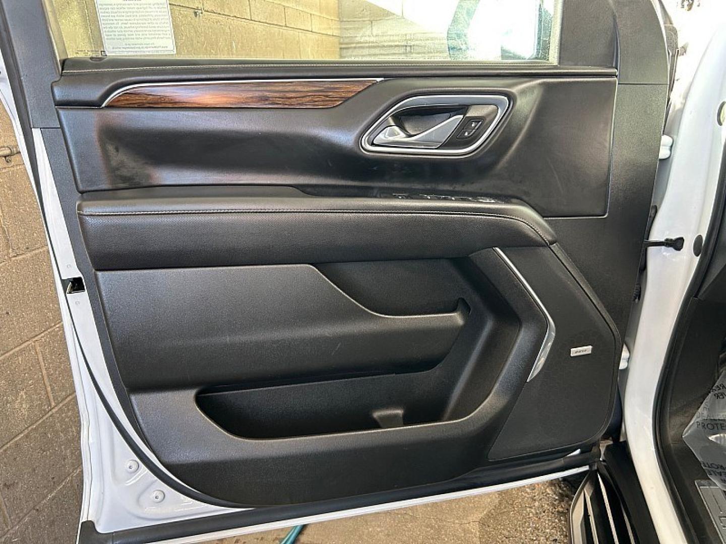 2023 White Chevrolet Suburban (1GNSCFKD6PR) , Automatic 10-Spd w/Overdrive transmission, located at 412 Auto Vista Drive, Palmdale, 93551, (661) 945-0620, 34.592636, -118.136681- Photo#15