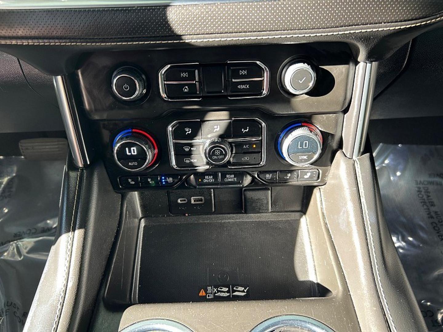 2023 White Chevrolet Suburban (1GNSCFKD6PR) , Automatic 10-Spd w/Overdrive transmission, located at 412 Auto Vista Drive, Palmdale, 93551, (661) 945-0620, 34.592636, -118.136681- Photo#19