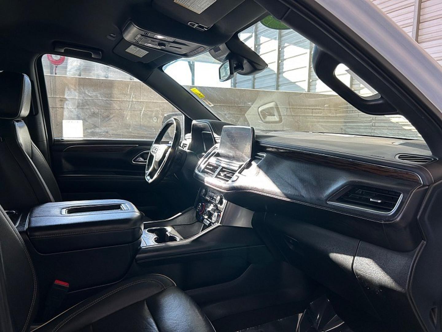 2023 White Chevrolet Suburban (1GNSCFKD6PR) , Automatic 10-Spd w/Overdrive transmission, located at 412 Auto Vista Drive, Palmdale, 93551, (661) 945-0620, 34.592636, -118.136681- Photo#23