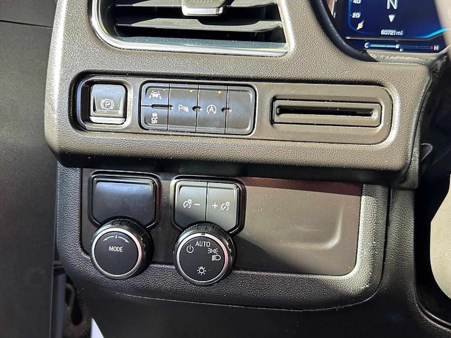 2023 White Chevrolet Suburban (1GNSCFKD6PR) , Automatic 10-Spd w/Overdrive transmission, located at 412 Auto Vista Drive, Palmdale, 93551, (661) 945-0620, 34.592636, -118.136681- Photo#25