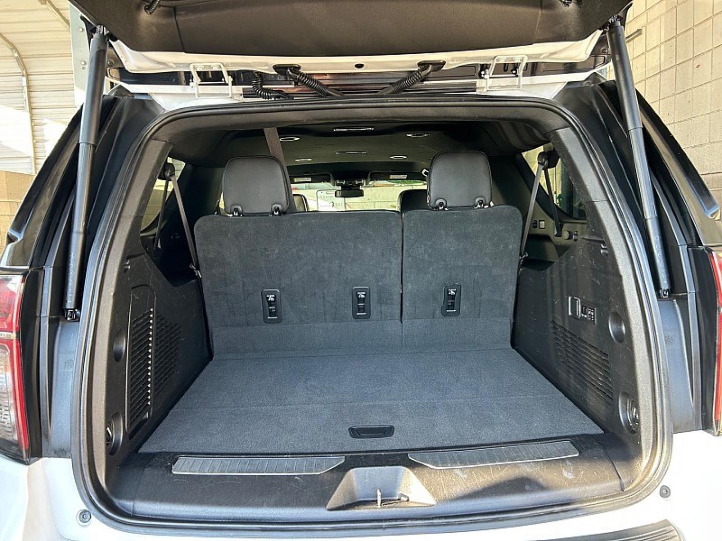 2023 White Chevrolet Suburban (1GNSCFKD6PR) , Automatic 10-Spd w/Overdrive transmission, located at 412 Auto Vista Drive, Palmdale, 93551, (661) 945-0620, 34.592636, -118.136681- Photo#28