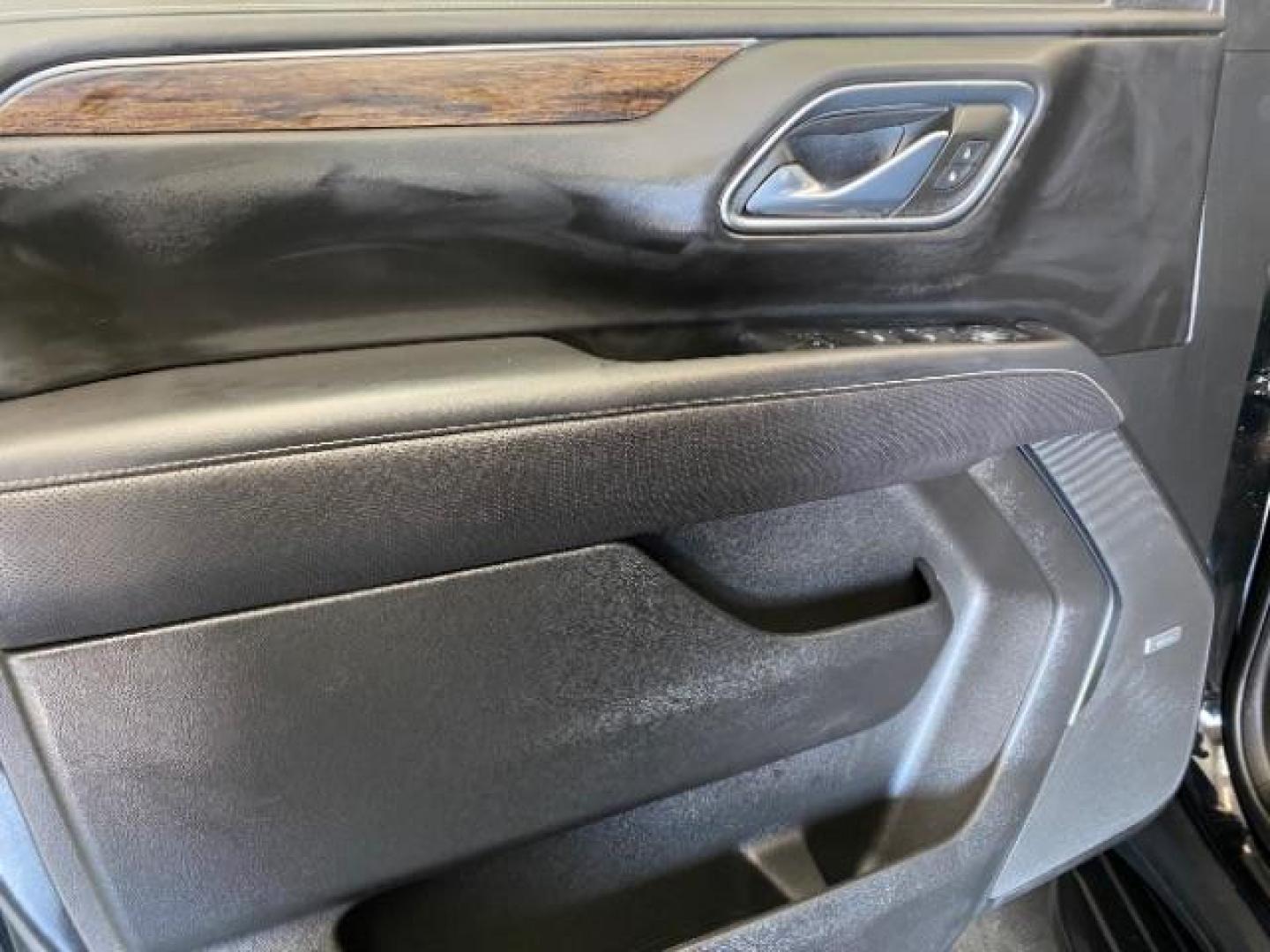 2023 BLACK Chevrolet Suburban (1GNSCFKD3PR) with an 8-Cyl 5.3 Liter engine, Automatic 10-Spd w/Overdrive transmission, located at 412 Auto Vista Drive, Palmdale, 93551, (661) 945-0620, 34.592636, -118.136681 - Photo#17