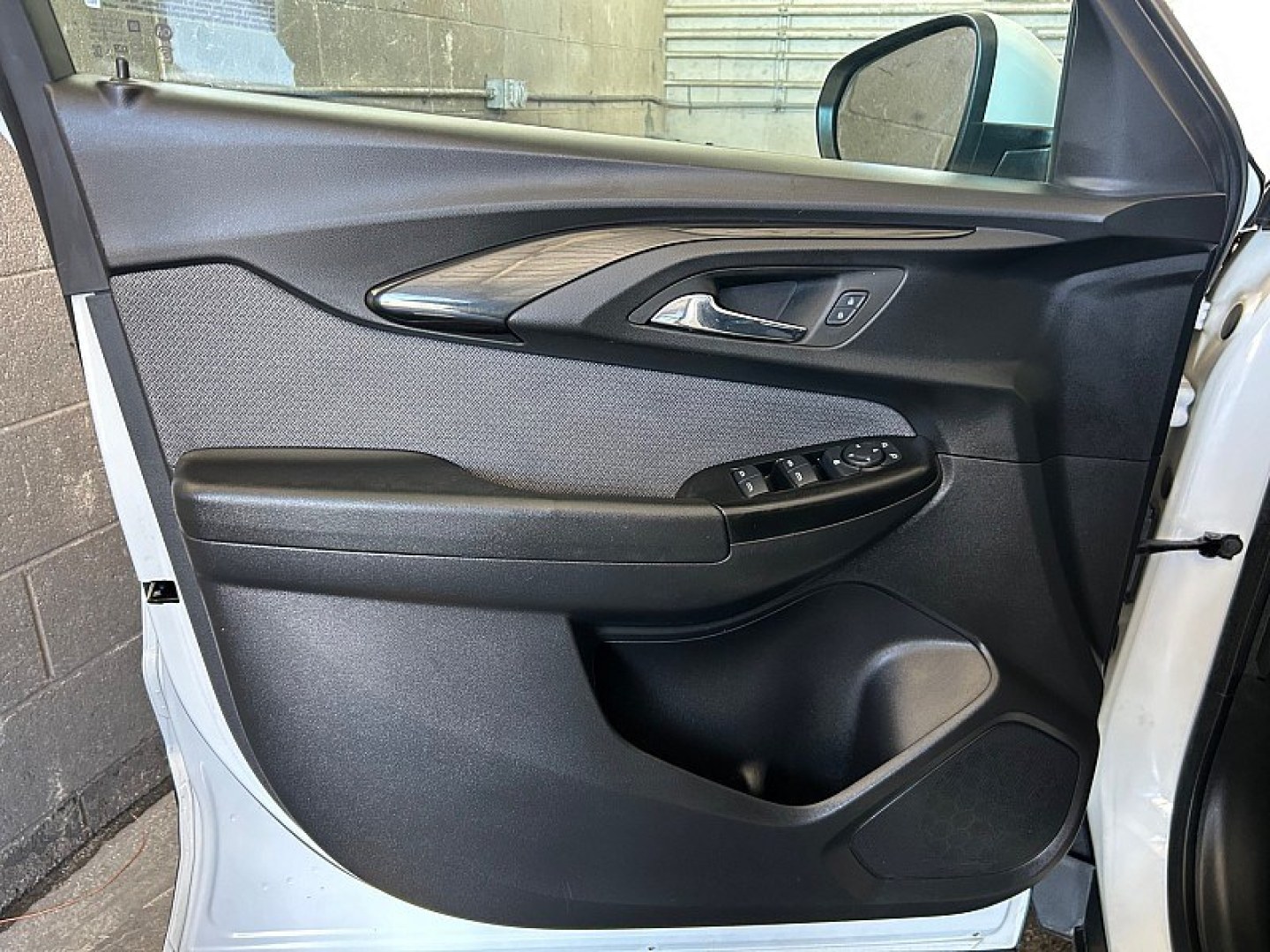 2023 WHITE Chevrolet Trailblazer (KL79MPS28PB) with an 4-Cyl 1.2 Liter engine, Automatic CVT transmission, located at 412 Auto Vista Drive, Palmdale, 93551, (661) 945-0620, 34.592636, -118.136681- Photo#16