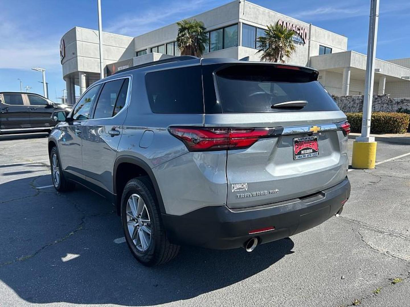 2023 GRAY Chevrolet Traverse (1GNEVGKW2PJ) with an V6 3.6 Liter engine, Automatic 9-Spd transmission, located at 412 Auto Vista Drive, Palmdale, 93551, (661) 945-0620, 34.592636, -118.136681 - Photo#4