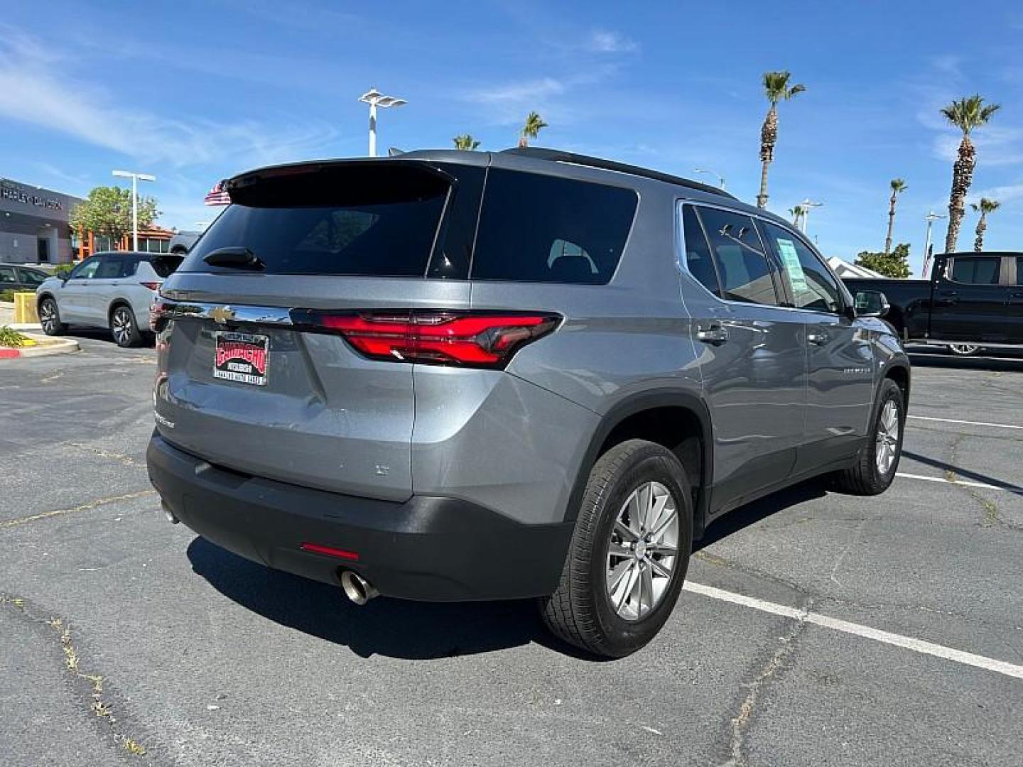 2023 GRAY Chevrolet Traverse (1GNEVGKW2PJ) with an V6 3.6 Liter engine, Automatic 9-Spd transmission, located at 412 Auto Vista Drive, Palmdale, 93551, (661) 945-0620, 34.592636, -118.136681 - Photo#8