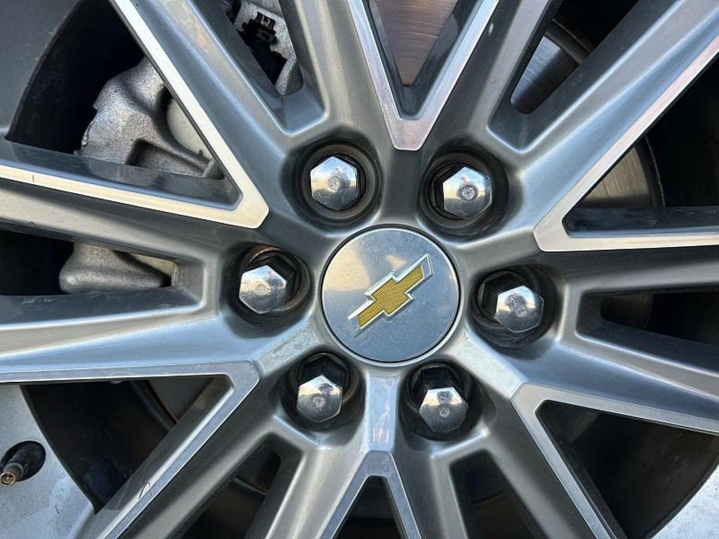 2023 GRAY Chevrolet Traverse (1GNEVGKW2PJ) with an V6 3.6 Liter engine, Automatic 9-Spd transmission, located at 412 Auto Vista Drive, Palmdale, 93551, (661) 945-0620, 34.592636, -118.136681 - Photo#15