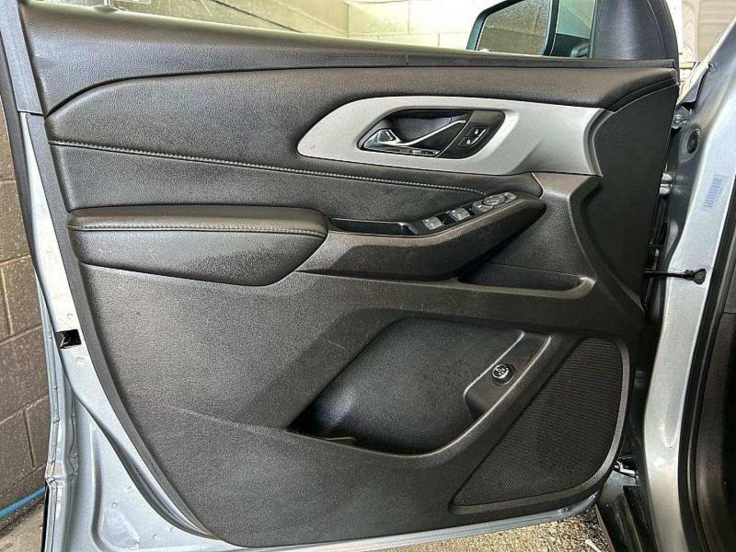 2023 GRAY Chevrolet Traverse (1GNEVGKW2PJ) with an V6 3.6 Liter engine, Automatic 9-Spd transmission, located at 412 Auto Vista Drive, Palmdale, 93551, (661) 945-0620, 34.592636, -118.136681 - Photo#16