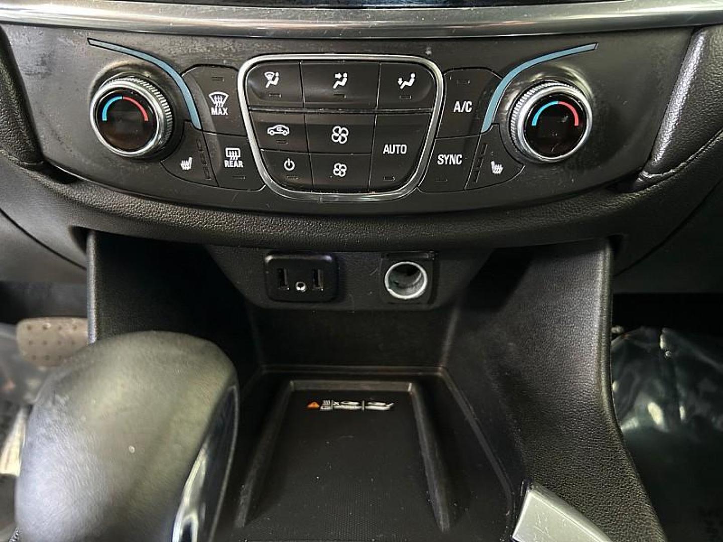 2023 GRAY Chevrolet Traverse (1GNEVGKW2PJ) with an V6 3.6 Liter engine, Automatic 9-Spd transmission, located at 412 Auto Vista Drive, Palmdale, 93551, (661) 945-0620, 34.592636, -118.136681 - Photo#23