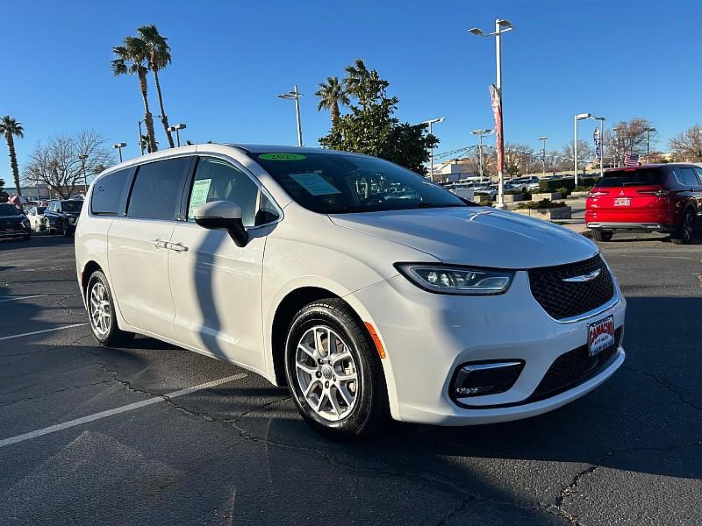 2023 WHITE Chrysler Pacifica (2C4RC1BG8PR) with an V6 3.6 Liter engine, Automatic 9-Spd transmission, located at 412 Auto Vista Drive, Palmdale, 93551, (661) 945-0620, 34.592636, -118.136681- Photo#1