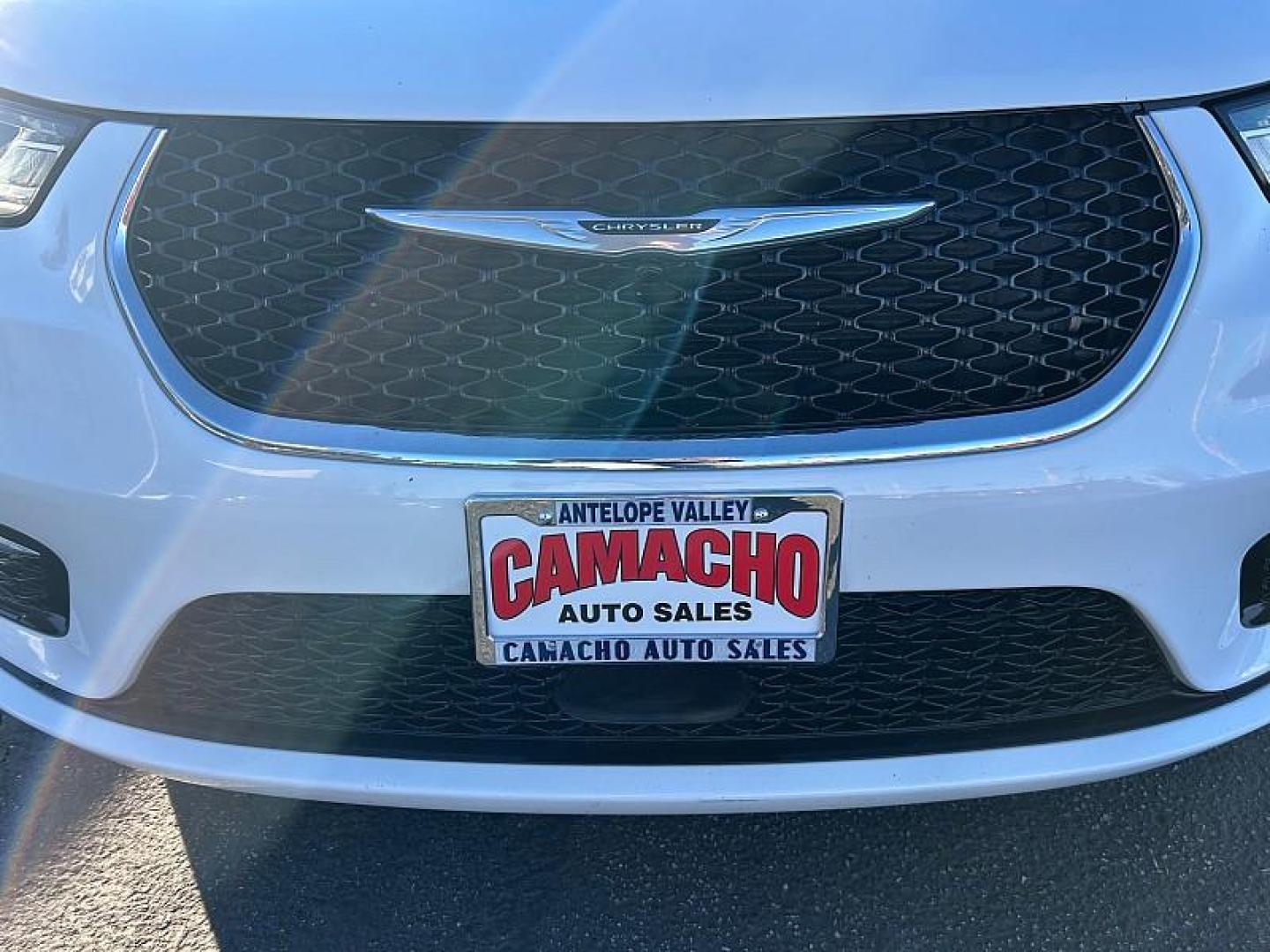 2023 WHITE Chrysler Pacifica (2C4RC1BG8PR) with an V6 3.6 Liter engine, Automatic 9-Spd transmission, located at 412 Auto Vista Drive, Palmdale, 93551, (661) 945-0620, 34.592636, -118.136681- Photo#5