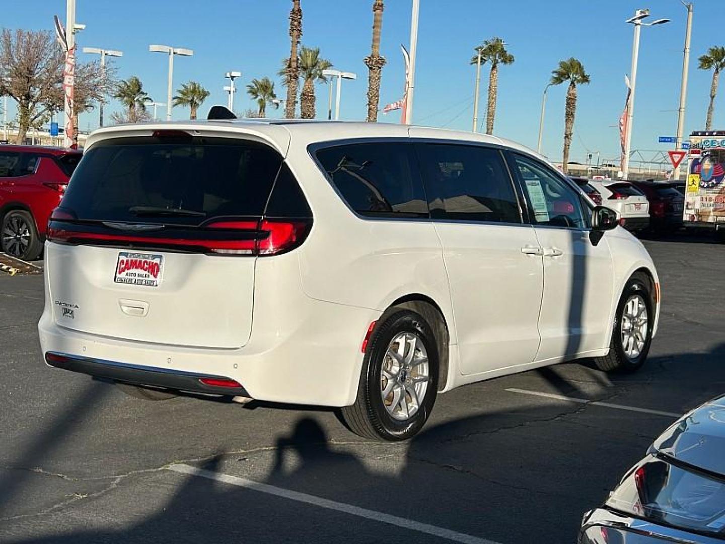 2023 WHITE Chrysler Pacifica (2C4RC1BG8PR) with an V6 3.6 Liter engine, Automatic 9-Spd transmission, located at 412 Auto Vista Drive, Palmdale, 93551, (661) 945-0620, 34.592636, -118.136681- Photo#7