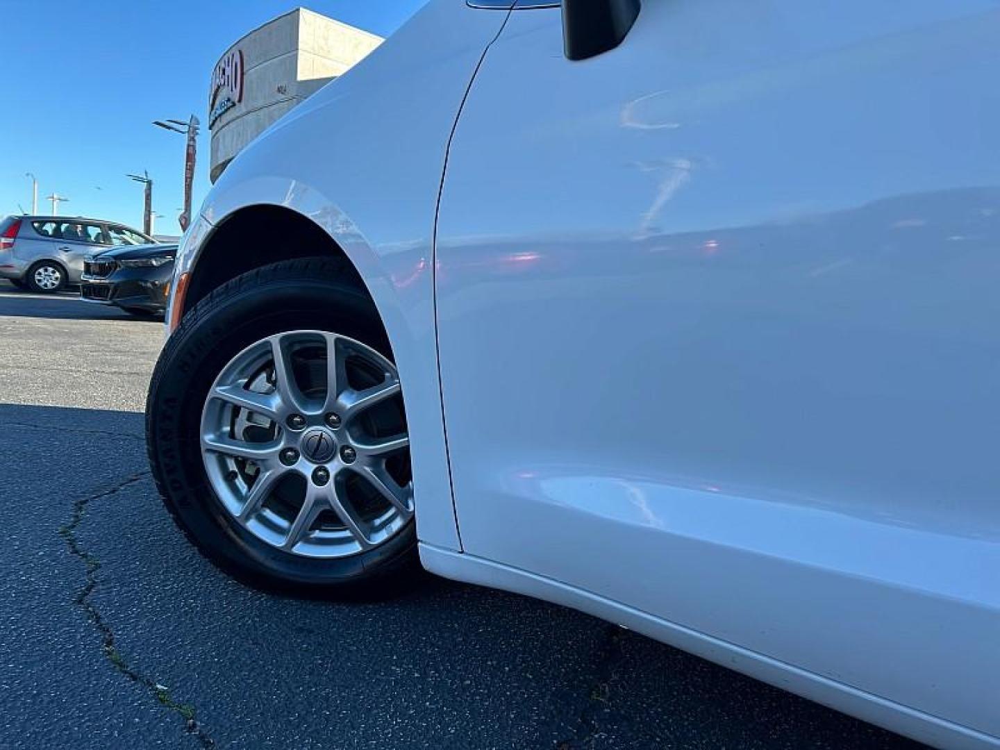 2023 WHITE Chrysler Pacifica (2C4RC1BG8PR) with an V6 3.6 Liter engine, Automatic 9-Spd transmission, located at 412 Auto Vista Drive, Palmdale, 93551, (661) 945-0620, 34.592636, -118.136681- Photo#10