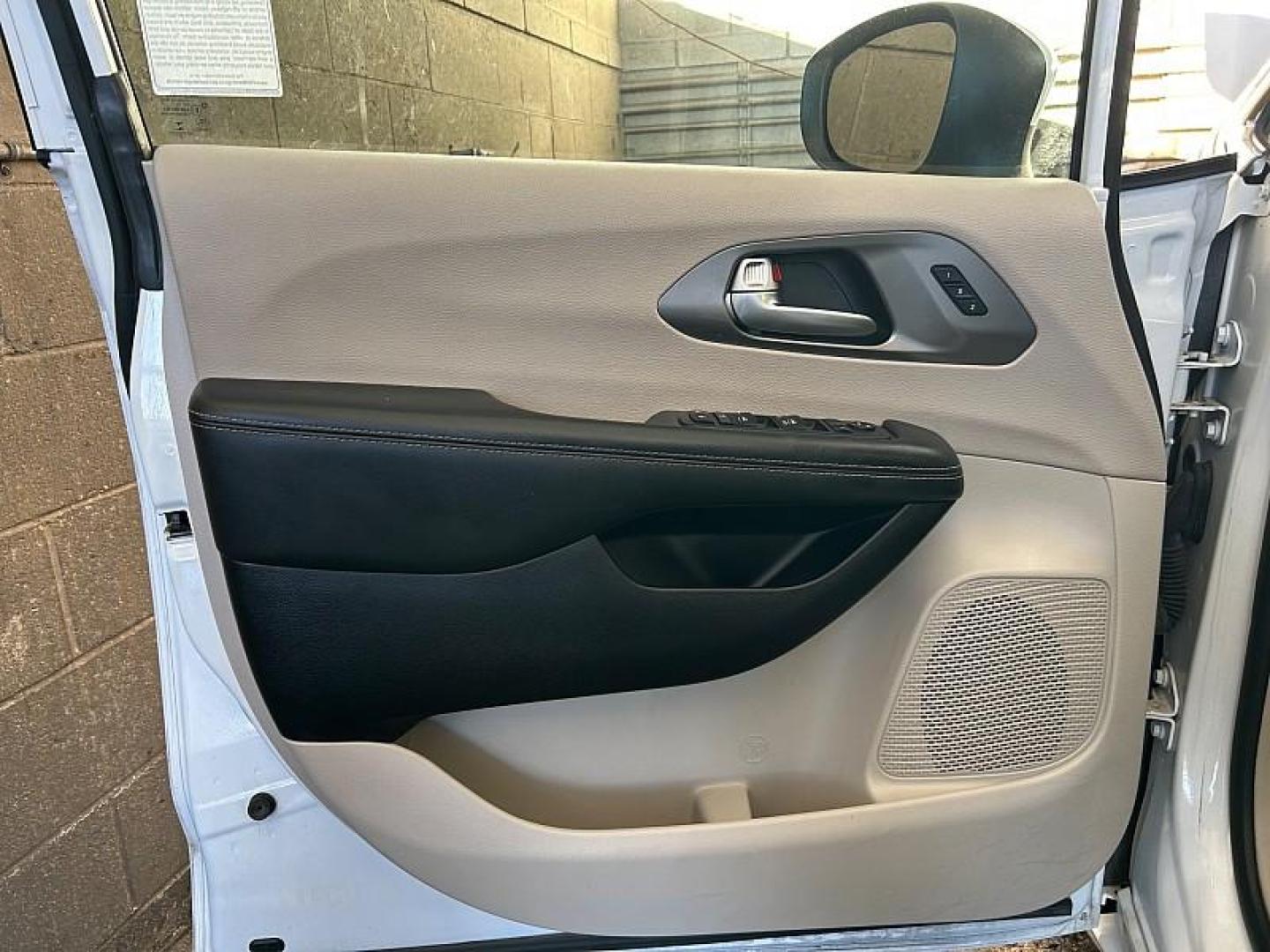 2023 WHITE Chrysler Pacifica (2C4RC1BG8PR) with an V6 3.6 Liter engine, Automatic 9-Spd transmission, located at 412 Auto Vista Drive, Palmdale, 93551, (661) 945-0620, 34.592636, -118.136681- Photo#16
