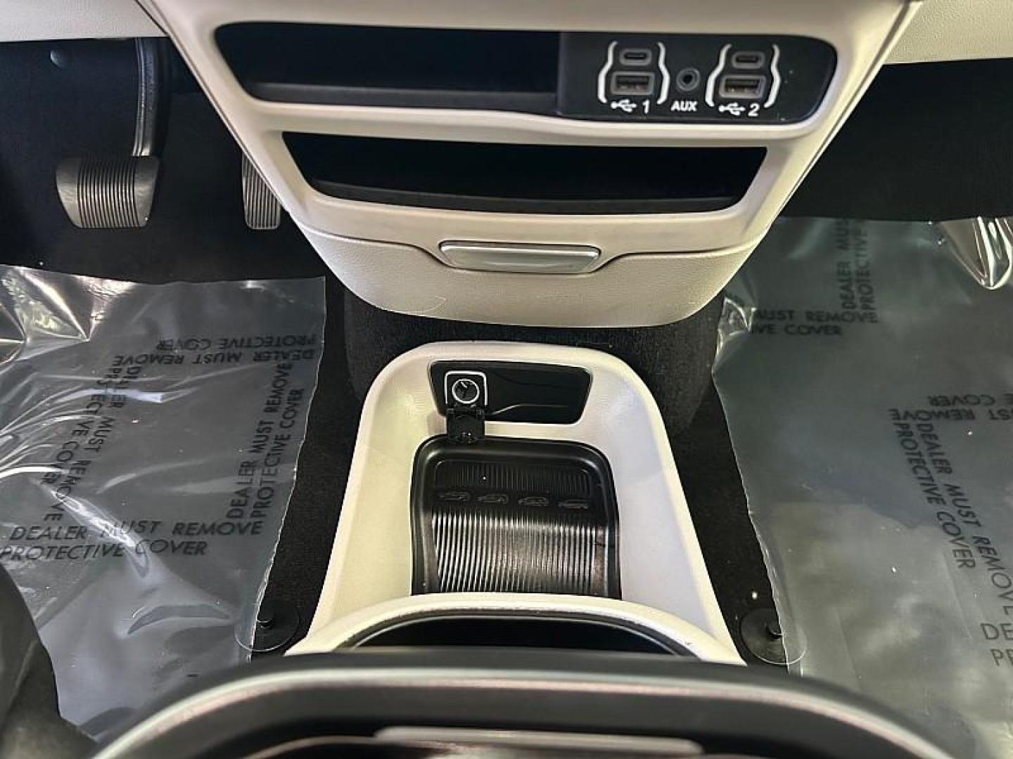 2023 WHITE Chrysler Pacifica (2C4RC1BG8PR) with an V6 3.6 Liter engine, Automatic 9-Spd transmission, located at 412 Auto Vista Drive, Palmdale, 93551, (661) 945-0620, 34.592636, -118.136681- Photo#17