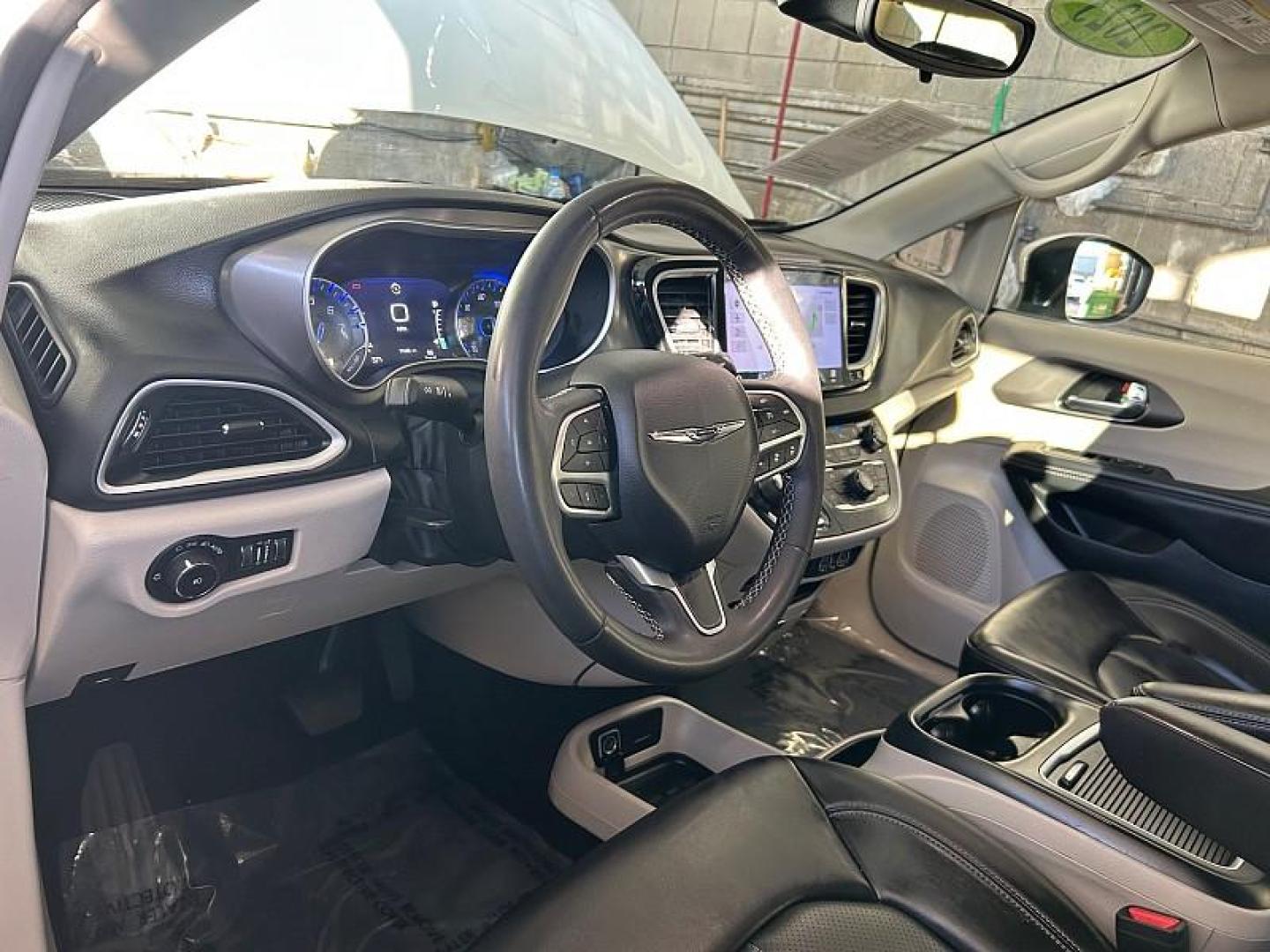 2023 WHITE Chrysler Pacifica (2C4RC1BG8PR) with an V6 3.6 Liter engine, Automatic 9-Spd transmission, located at 412 Auto Vista Drive, Palmdale, 93551, (661) 945-0620, 34.592636, -118.136681- Photo#22