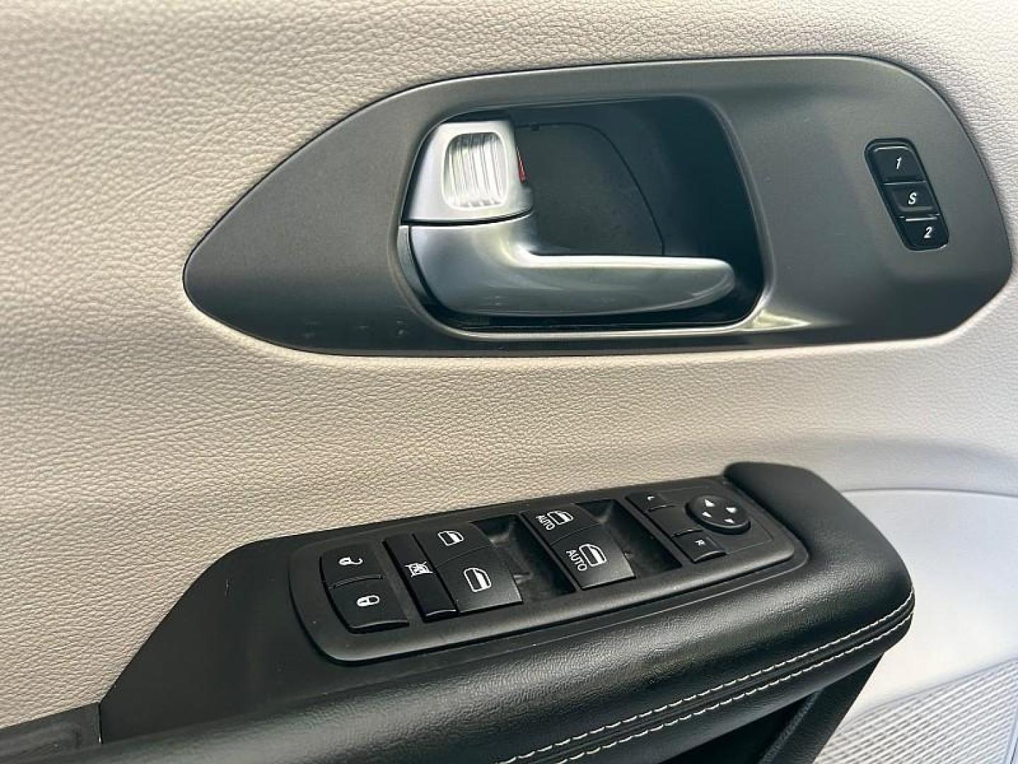 2023 WHITE Chrysler Pacifica (2C4RC1BG8PR) with an V6 3.6 Liter engine, Automatic 9-Spd transmission, located at 412 Auto Vista Drive, Palmdale, 93551, (661) 945-0620, 34.592636, -118.136681- Photo#23