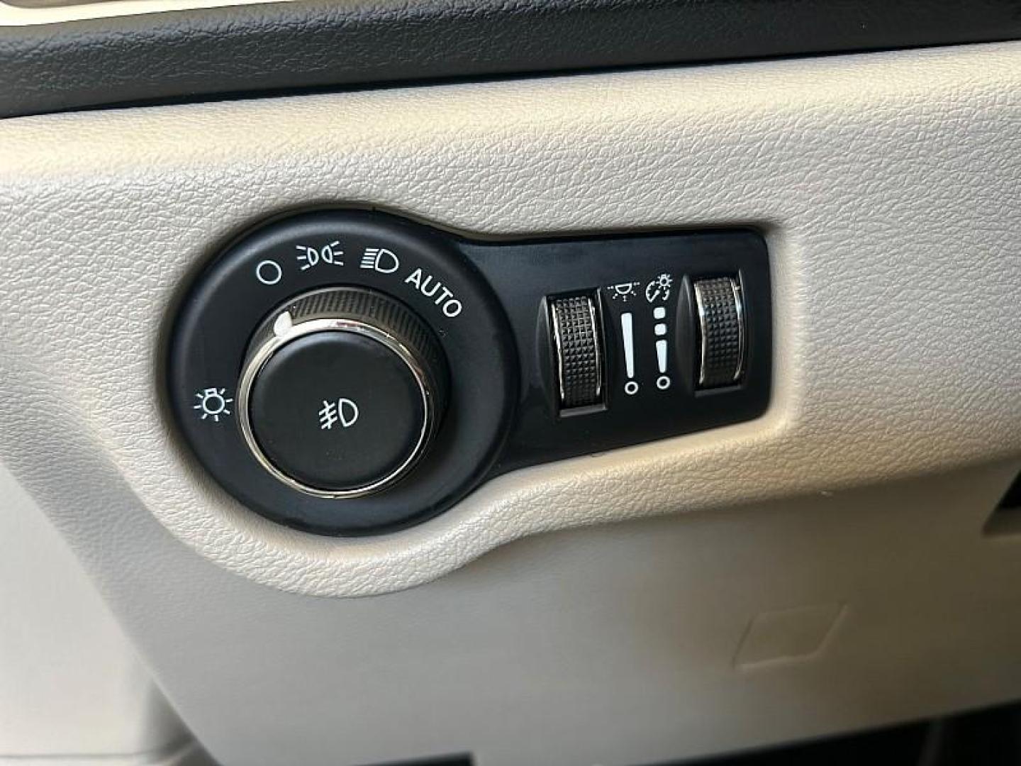 2023 WHITE Chrysler Pacifica (2C4RC1BG8PR) with an V6 3.6 Liter engine, Automatic 9-Spd transmission, located at 412 Auto Vista Drive, Palmdale, 93551, (661) 945-0620, 34.592636, -118.136681- Photo#24