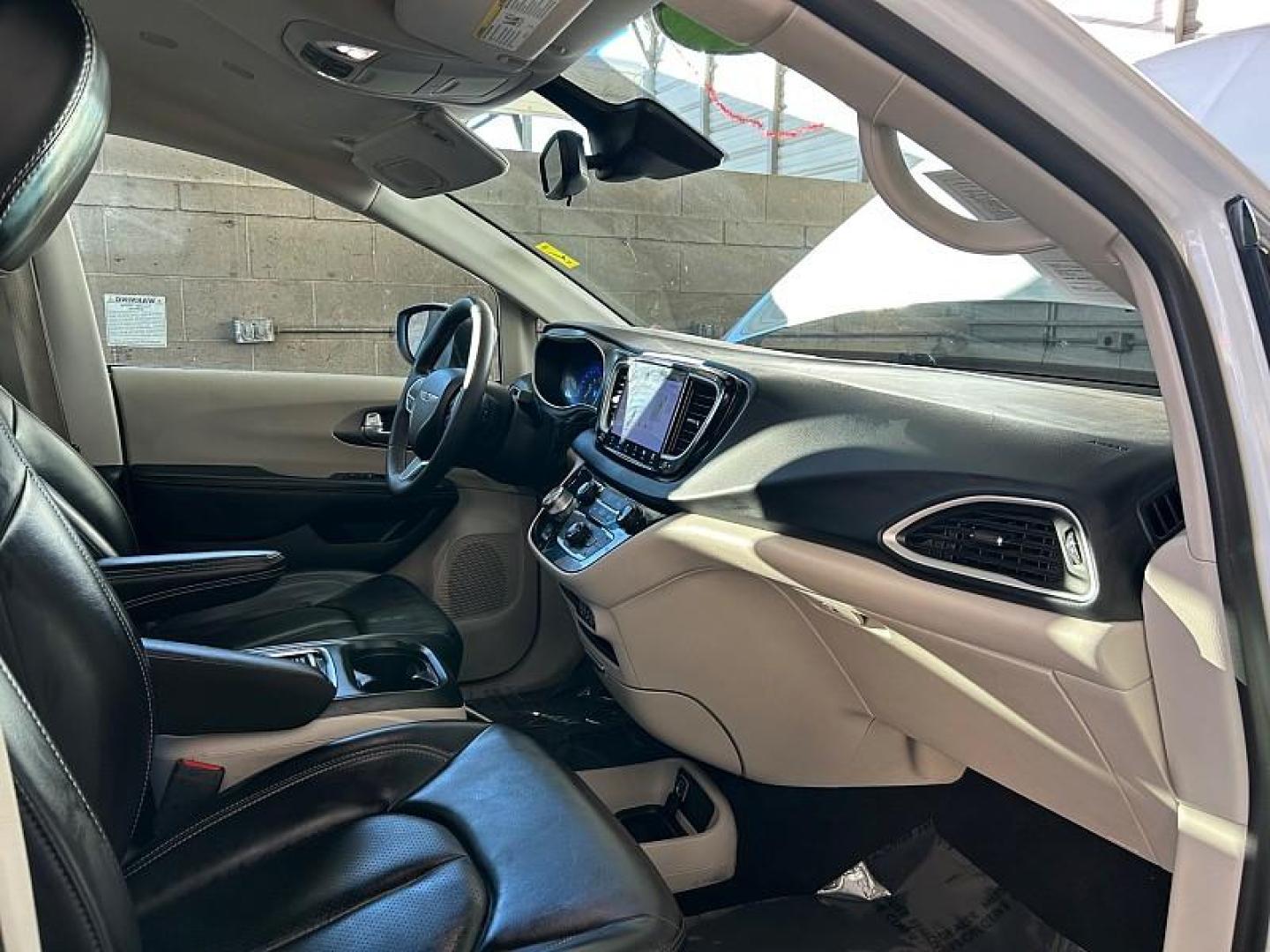 2023 WHITE Chrysler Pacifica (2C4RC1BG8PR) with an V6 3.6 Liter engine, Automatic 9-Spd transmission, located at 412 Auto Vista Drive, Palmdale, 93551, (661) 945-0620, 34.592636, -118.136681- Photo#32