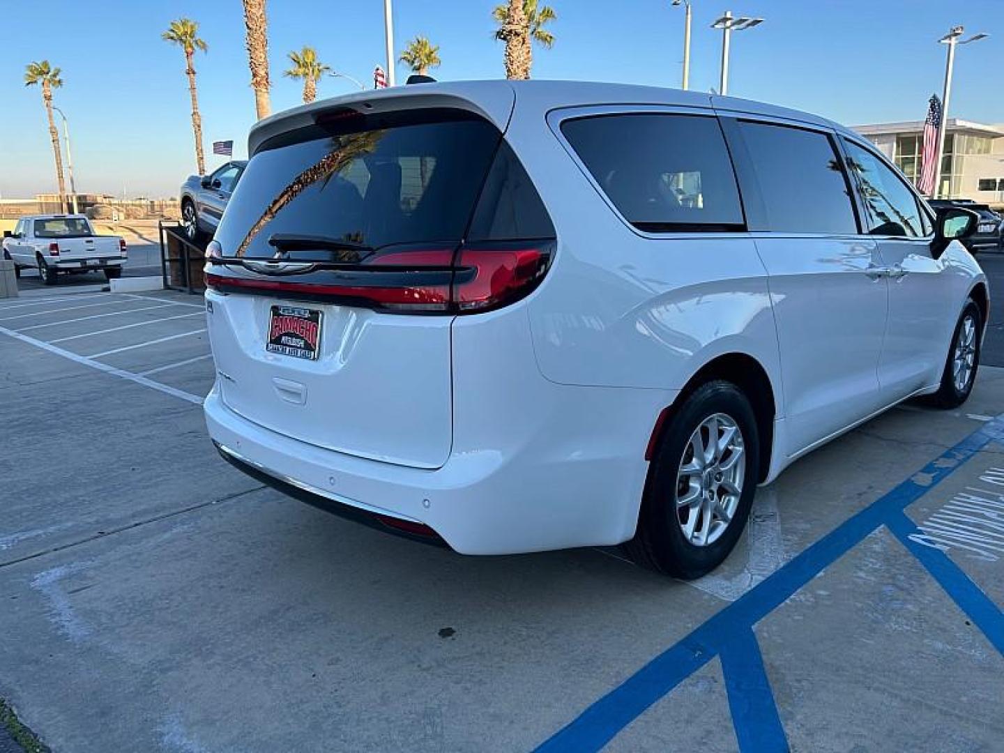 2023 WHITE Chrysler Pacifica (2C4RC1BG7PR) with an V6 3.6 Liter engine, Automatic 9-Spd transmission, located at 412 Auto Vista Drive, Palmdale, 93551, (661) 945-0620, 34.592636, -118.136681 - Photo#2