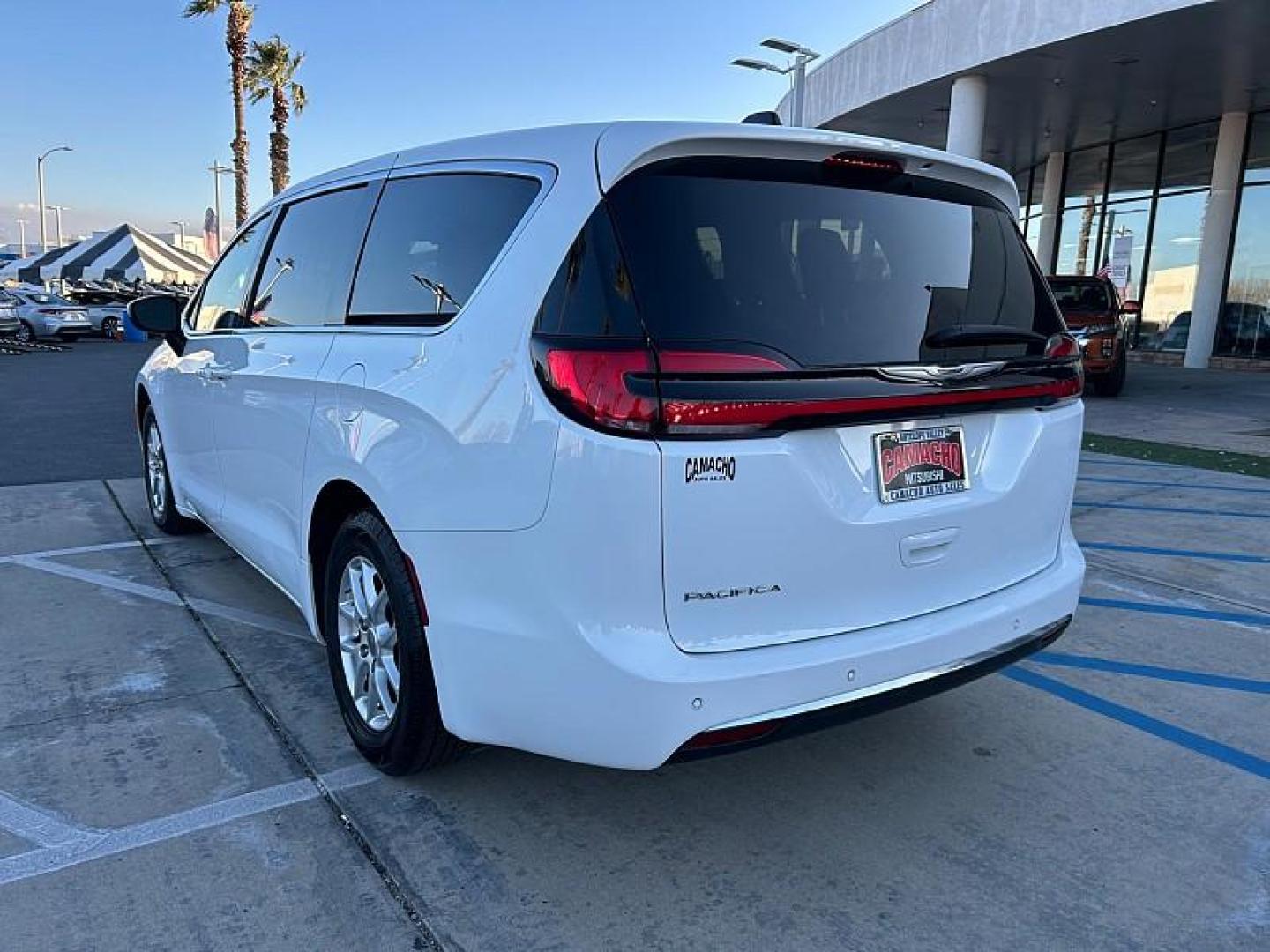 2023 WHITE Chrysler Pacifica (2C4RC1BG7PR) with an V6 3.6 Liter engine, Automatic 9-Spd transmission, located at 412 Auto Vista Drive, Palmdale, 93551, (661) 945-0620, 34.592636, -118.136681 - Photo#4