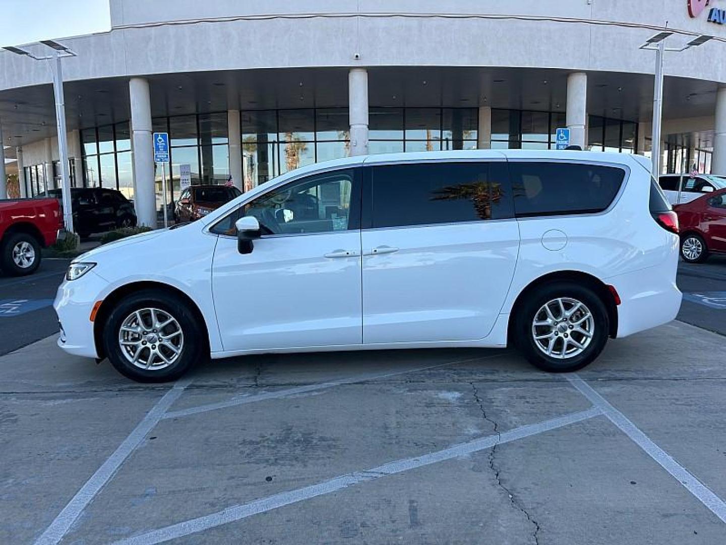 2023 WHITE Chrysler Pacifica (2C4RC1BG7PR) with an V6 3.6 Liter engine, Automatic 9-Spd transmission, located at 412 Auto Vista Drive, Palmdale, 93551, (661) 945-0620, 34.592636, -118.136681 - Photo#5