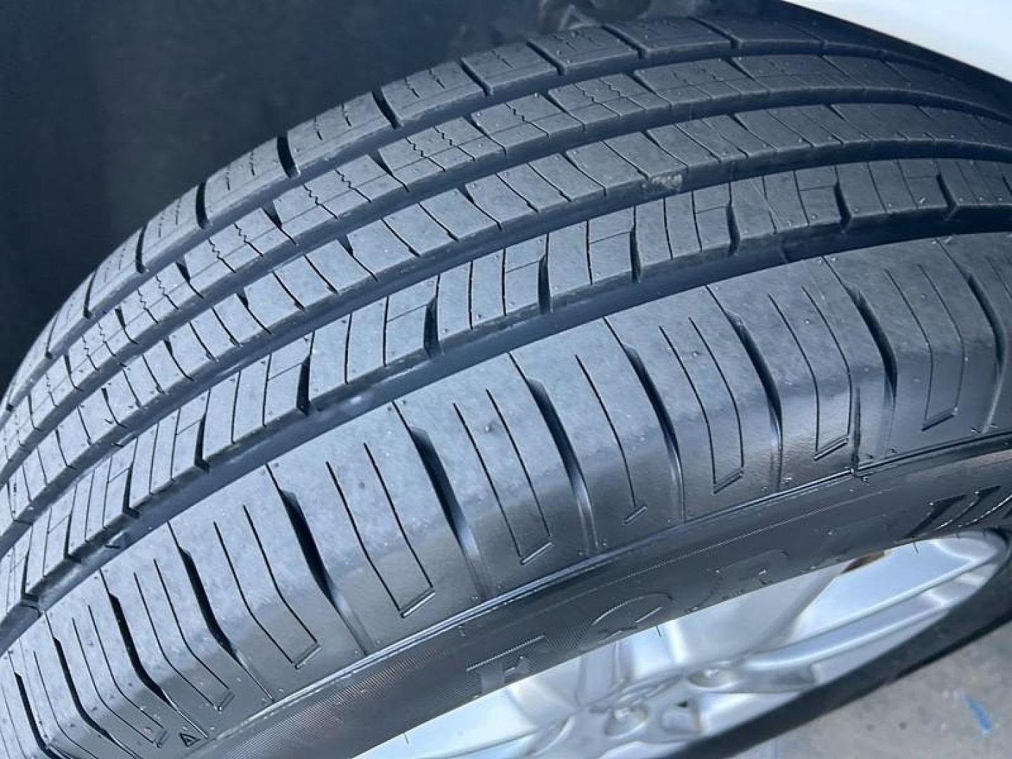 2023 WHITE Chrysler Pacifica (2C4RC1BG7PR) with an V6 3.6 Liter engine, Automatic 9-Spd transmission, located at 412 Auto Vista Drive, Palmdale, 93551, (661) 945-0620, 34.592636, -118.136681 - Photo#14