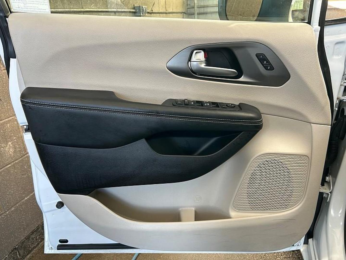 2023 WHITE Chrysler Pacifica (2C4RC1BG7PR) with an V6 3.6 Liter engine, Automatic 9-Spd transmission, located at 412 Auto Vista Drive, Palmdale, 93551, (661) 945-0620, 34.592636, -118.136681 - Photo#16