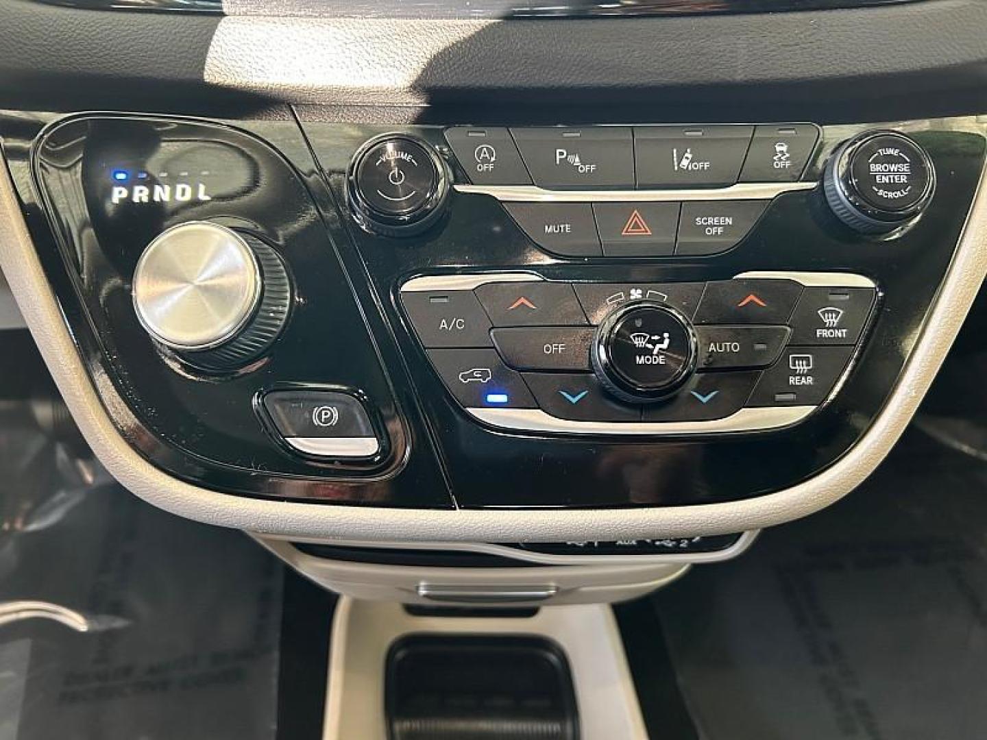 2023 WHITE Chrysler Pacifica (2C4RC1BG7PR) with an V6 3.6 Liter engine, Automatic 9-Spd transmission, located at 412 Auto Vista Drive, Palmdale, 93551, (661) 945-0620, 34.592636, -118.136681 - Photo#18