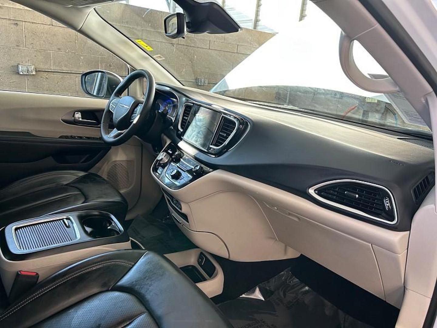 2023 WHITE Chrysler Pacifica (2C4RC1BG7PR) with an V6 3.6 Liter engine, Automatic 9-Spd transmission, located at 412 Auto Vista Drive, Palmdale, 93551, (661) 945-0620, 34.592636, -118.136681 - Photo#23
