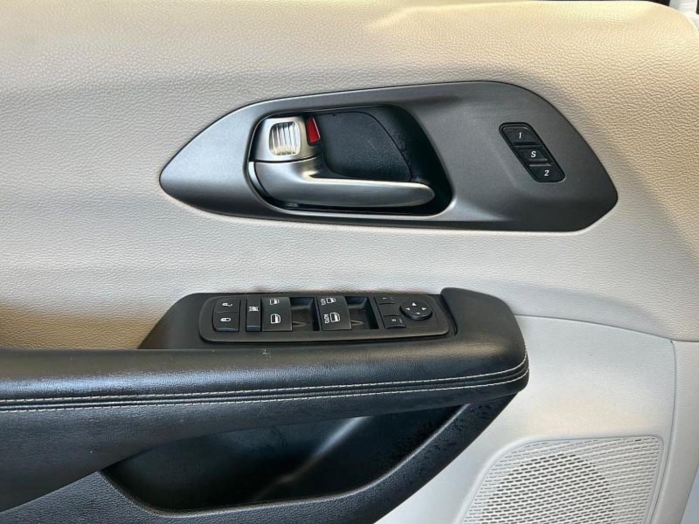 2023 WHITE Chrysler Pacifica (2C4RC1BG7PR) with an V6 3.6 Liter engine, Automatic 9-Spd transmission, located at 412 Auto Vista Drive, Palmdale, 93551, (661) 945-0620, 34.592636, -118.136681 - Photo#24