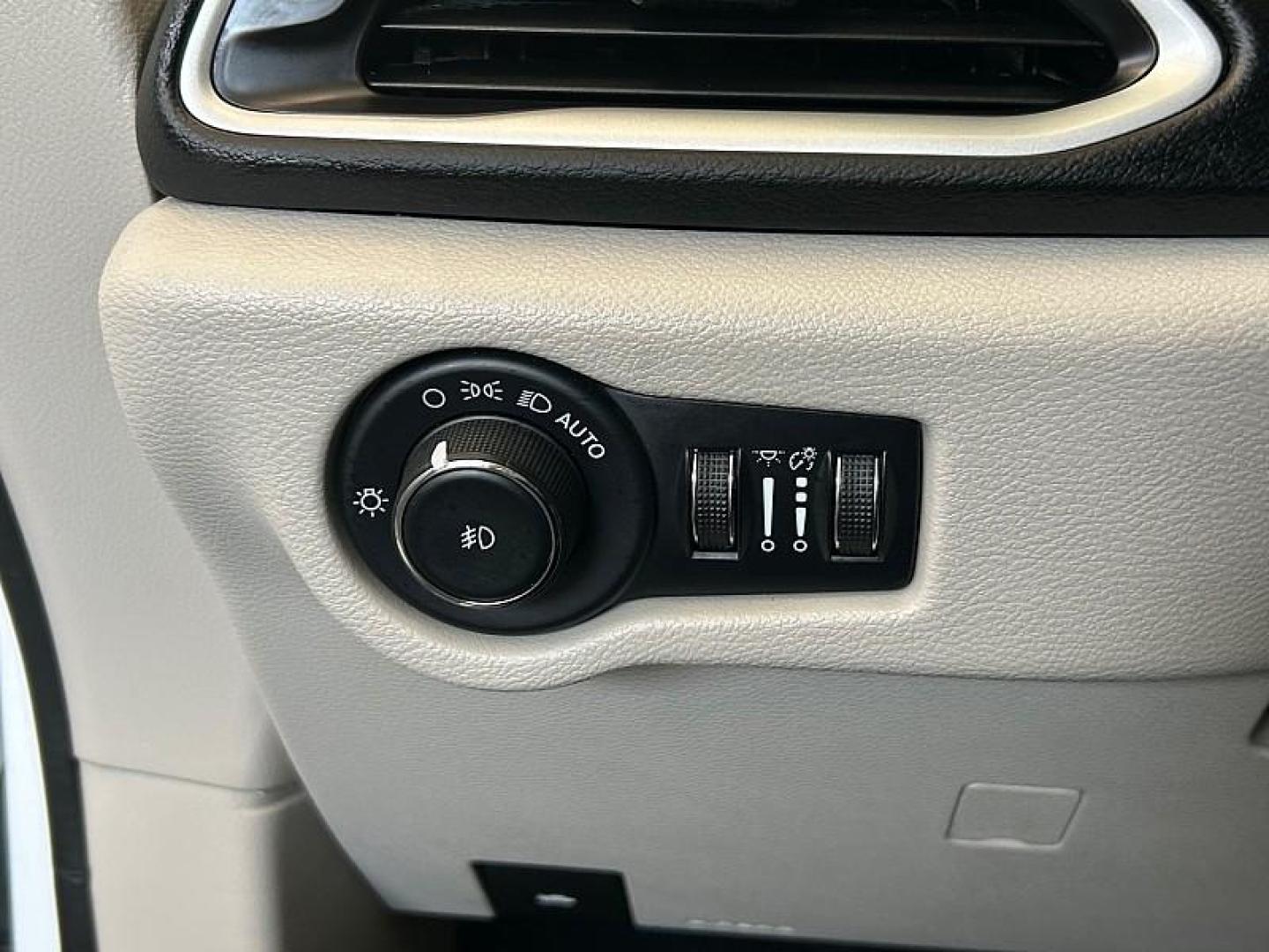 2023 WHITE Chrysler Pacifica (2C4RC1BG7PR) with an V6 3.6 Liter engine, Automatic 9-Spd transmission, located at 412 Auto Vista Drive, Palmdale, 93551, (661) 945-0620, 34.592636, -118.136681 - Photo#25