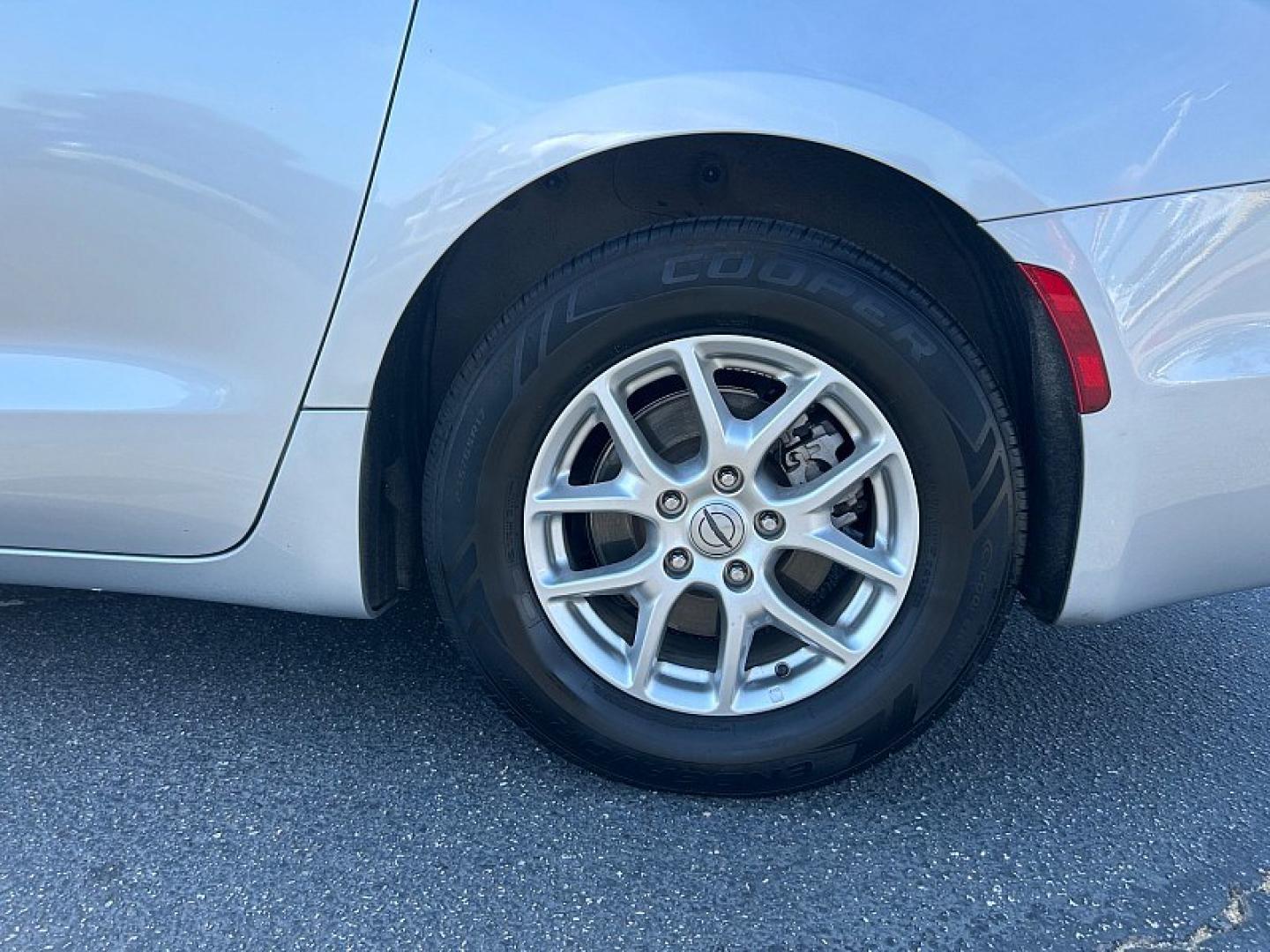 2023 Silver Chrysler Pacifica (2C4RC1BG2PR) with an V6 3.6 Liter engine, Automatic 9-Spd transmission, located at 412 Auto Vista Drive, Palmdale, 93551, (661) 945-0620, 34.592636, -118.136681- Photo#12