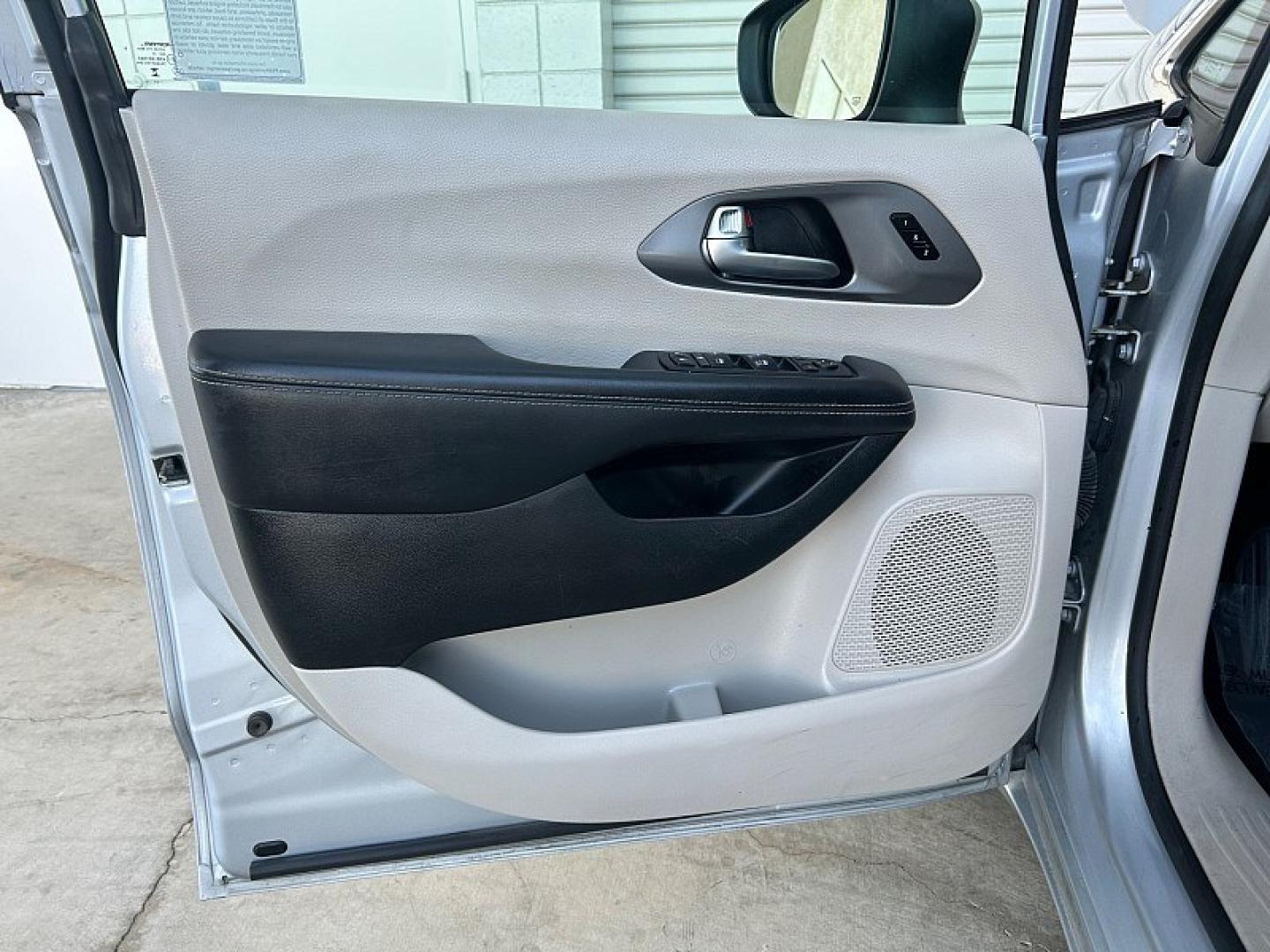 2023 Silver Chrysler Pacifica (2C4RC1BG2PR) with an V6 3.6 Liter engine, Automatic 9-Spd transmission, located at 412 Auto Vista Drive, Palmdale, 93551, (661) 945-0620, 34.592636, -118.136681- Photo#15