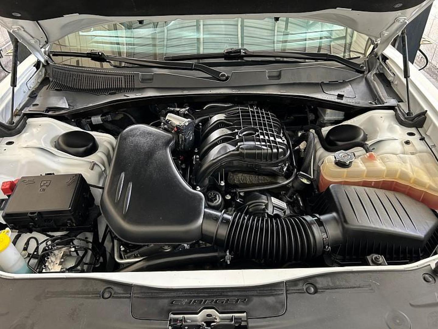 2023 WHITE Dodge Charger (2C3CDXBG1PH) with an V6 3.6 Liter engine, Automatic 8-Spd w/AutoStick transmission, located at 412 Auto Vista Drive, Palmdale, 93551, (661) 945-0620, 34.592636, -118.136681 - Photo#21