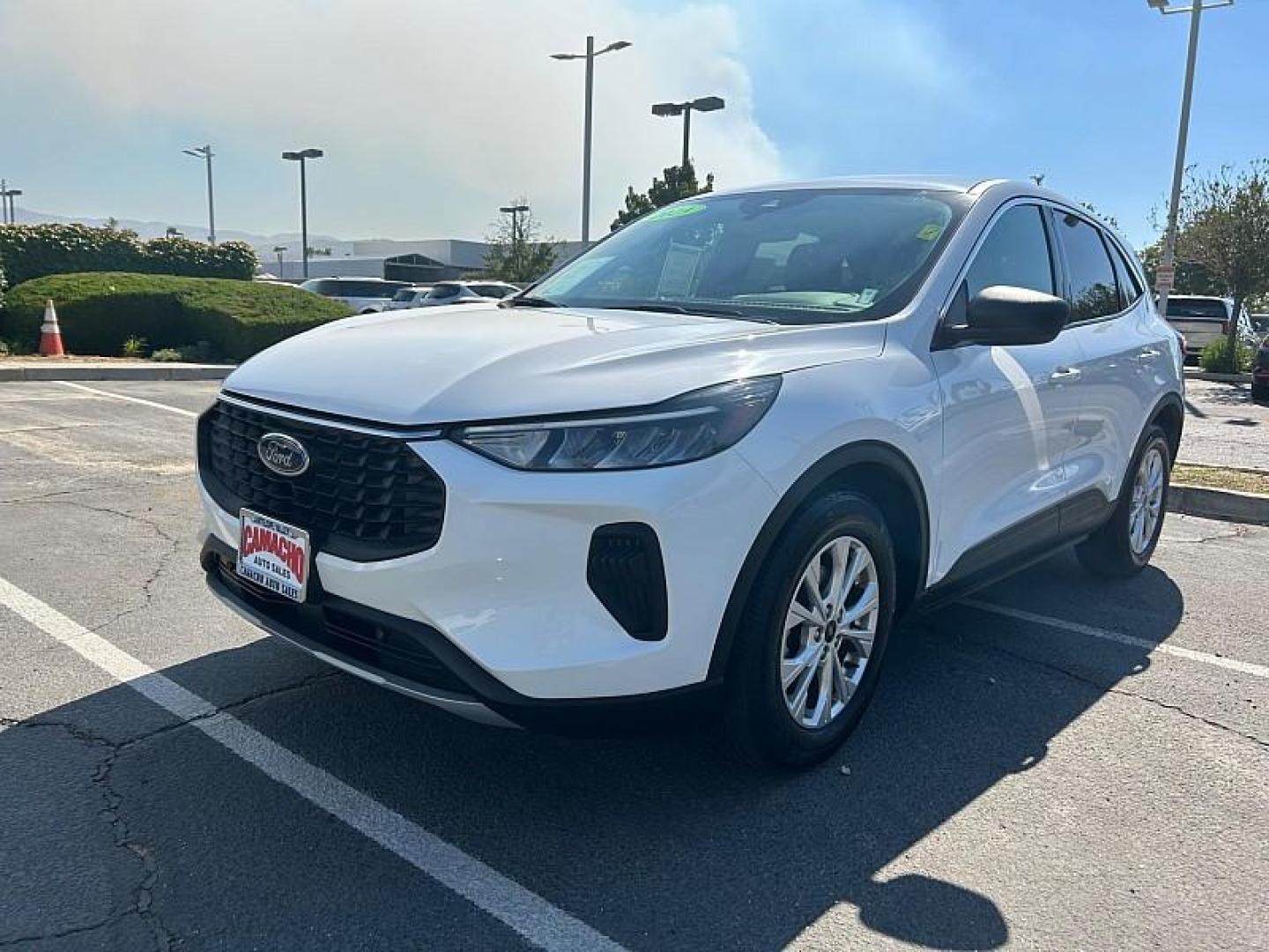 2023 WHITE Ford Escape (1FMCU0GN7PU) with an 3-Cyl EcoBoost Turbo 1.5 Liter engine, Automatic transmission, located at 412 Auto Vista Drive, Palmdale, 93551, (661) 945-0620, 34.592636, -118.136681 - Photo#2