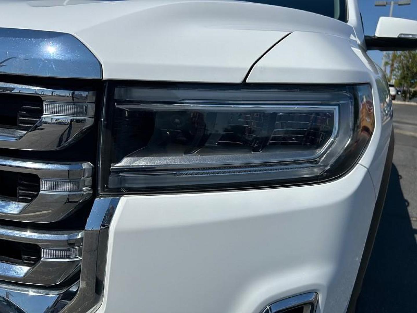 2023 WHITE GMC Acadia (1GKKNML46PZ) with an V6 3.6 Liter engine, Automatic 9-Spd transmission, located at 412 Auto Vista Drive, Palmdale, 93551, (661) 945-0620, 34.592636, -118.136681 - Photo#8