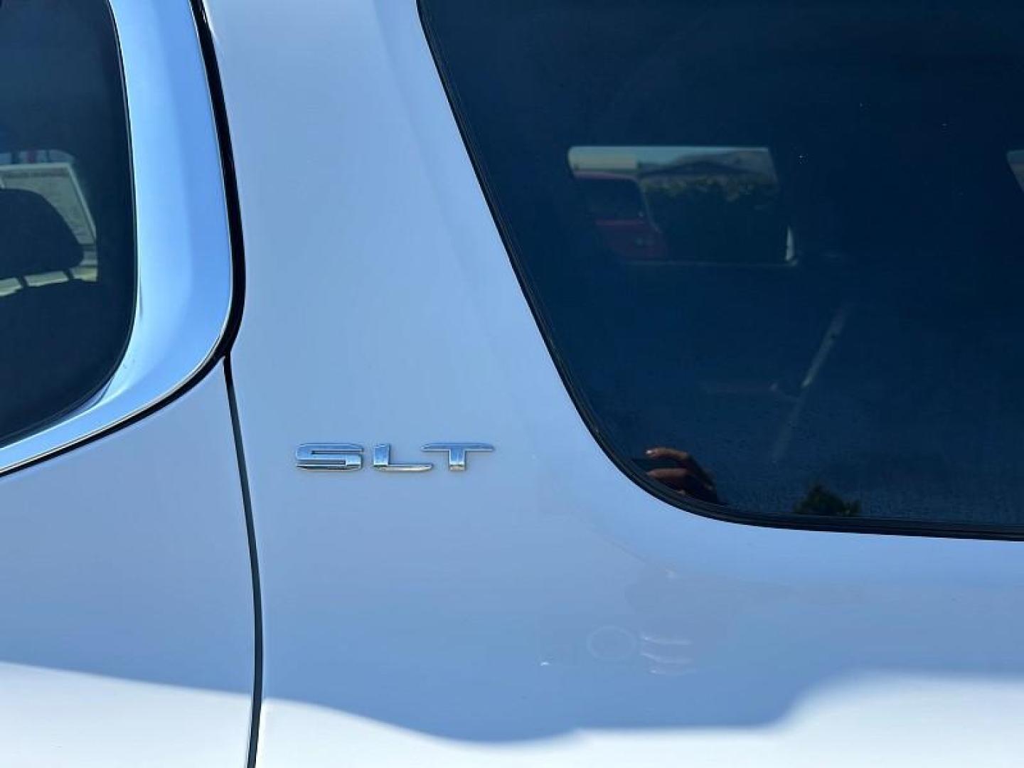 2023 WHITE GMC Acadia (1GKKNML46PZ) with an V6 3.6 Liter engine, Automatic 9-Spd transmission, located at 412 Auto Vista Drive, Palmdale, 93551, (661) 945-0620, 34.592636, -118.136681 - Photo#12